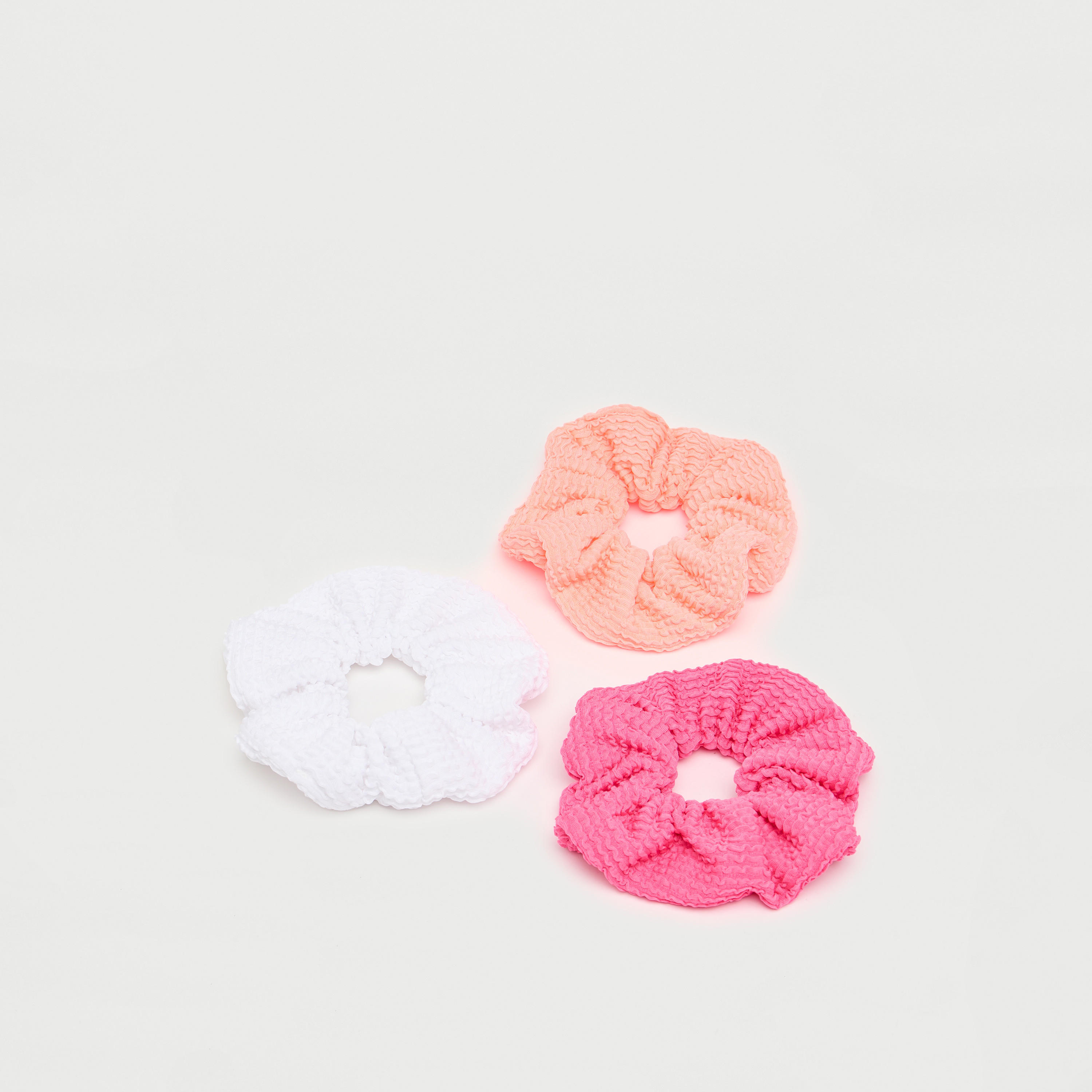 سكرنشي شعر بارزة الملمس - مجموعة 3 قطع-women-hairaccessories-scrunchies-image-3