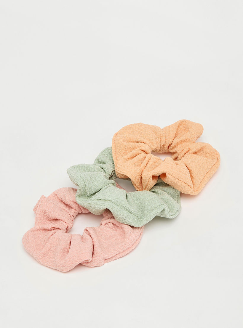 ربطات شعر بارزة الملمس - طقم 3 قطع-women-hairaccessories-scrunchies-image-3