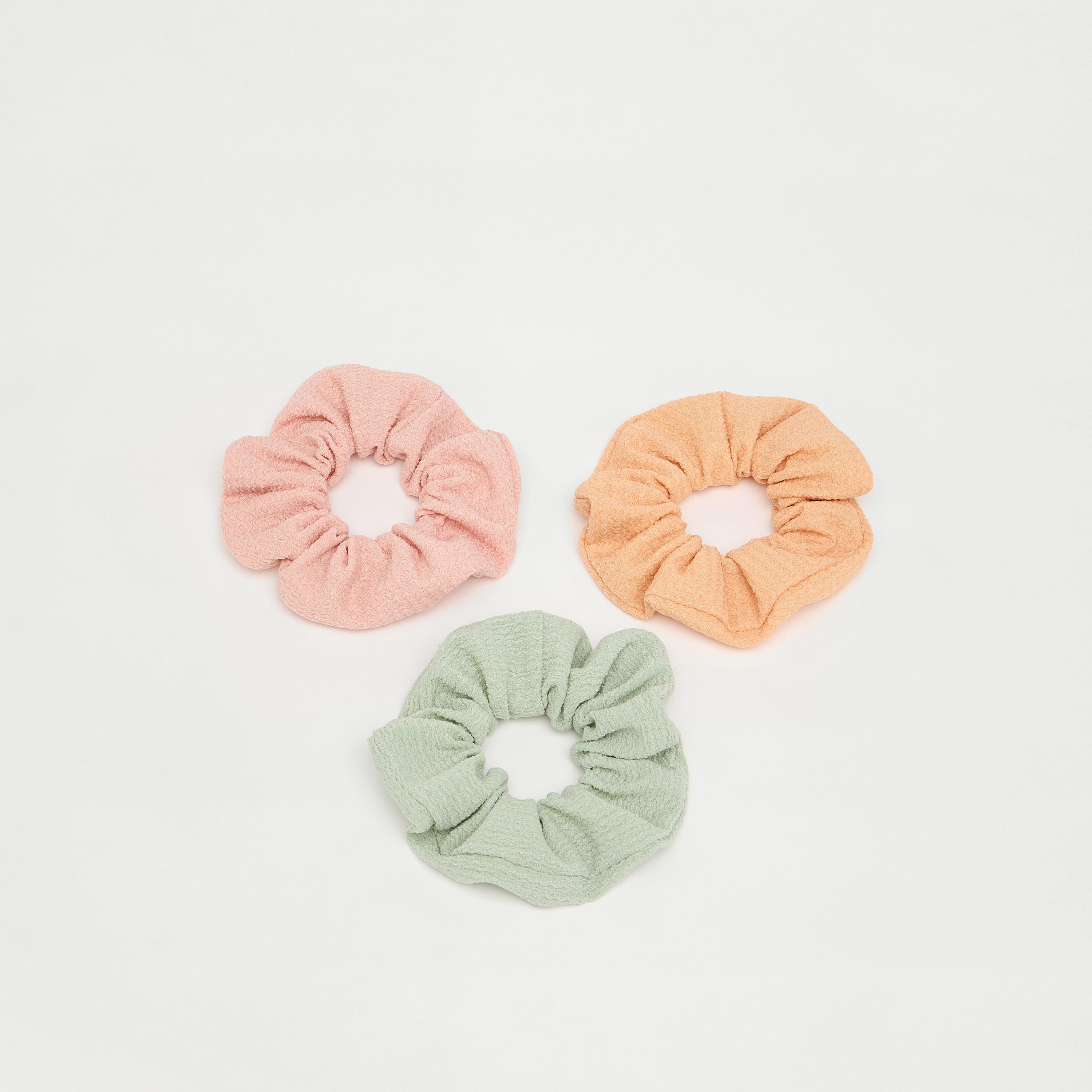 ربطات شعر بارزة الملمس - طقم 3 قطع-women-hairaccessories-scrunchies-image-2