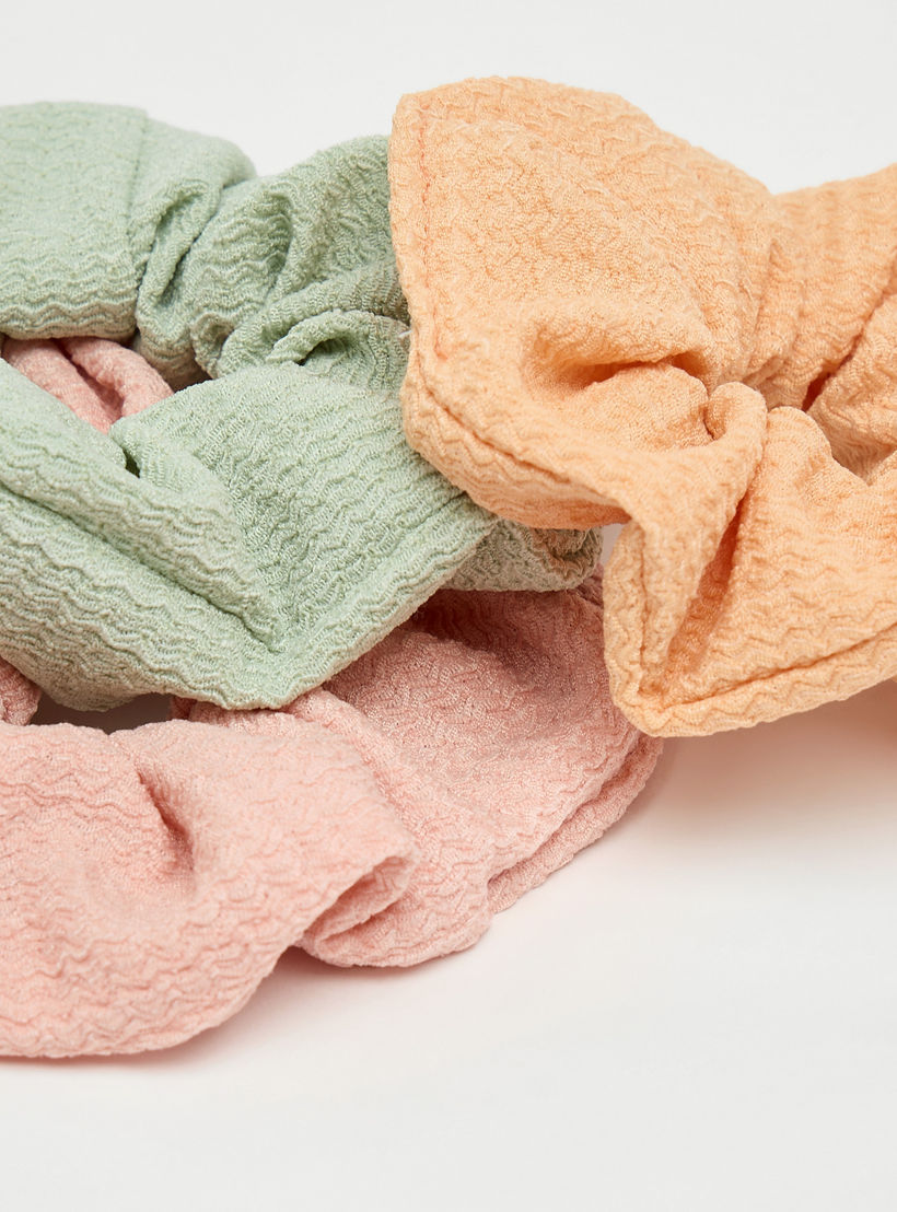 ربطات شعر بارزة الملمس - طقم 3 قطع-women-hairaccessories-scrunchies-image-1