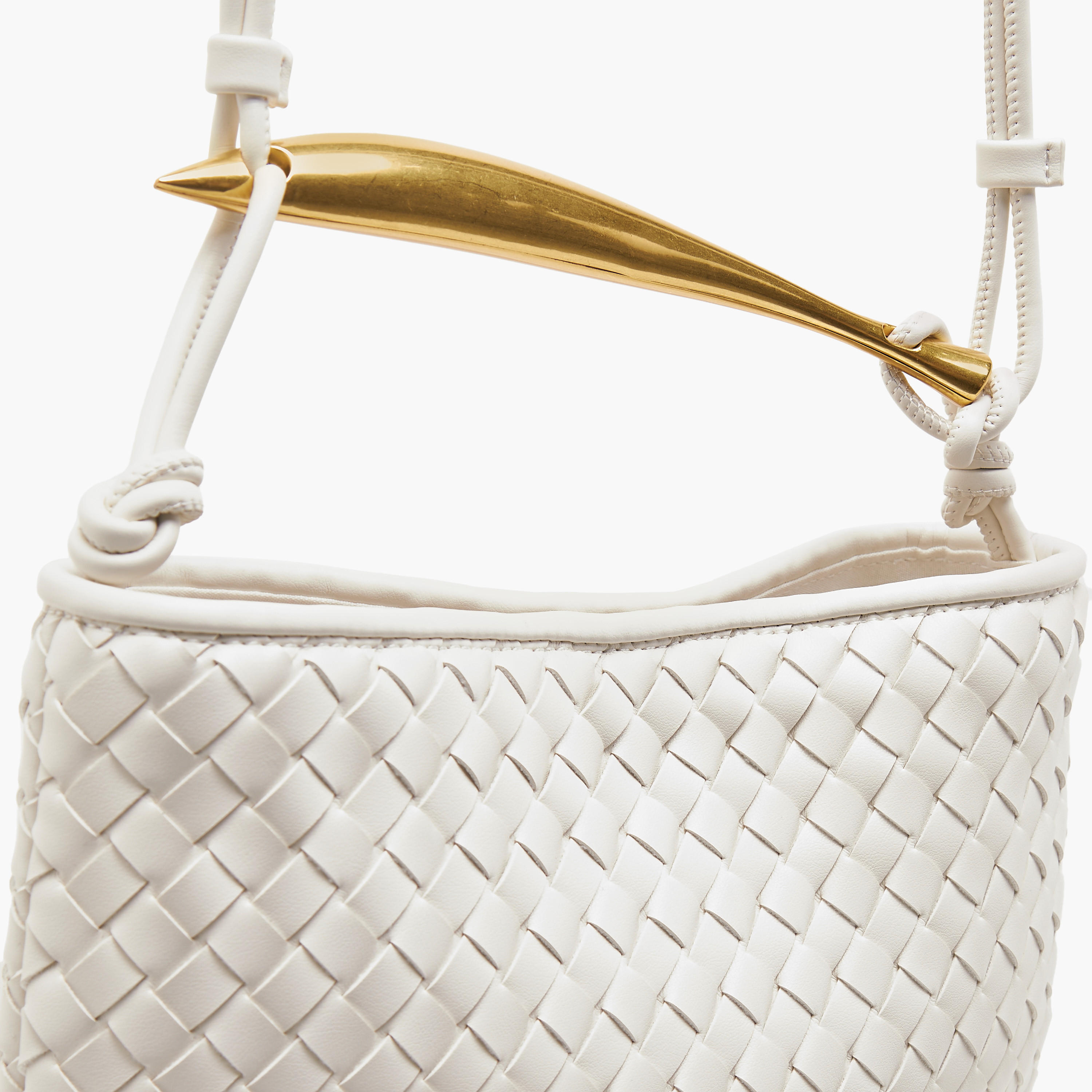 شنطة كروس بودي بارزة الملمس بمقبض وزر إغلاق كبّاس -women-bagsandwallets-handbags-image-5