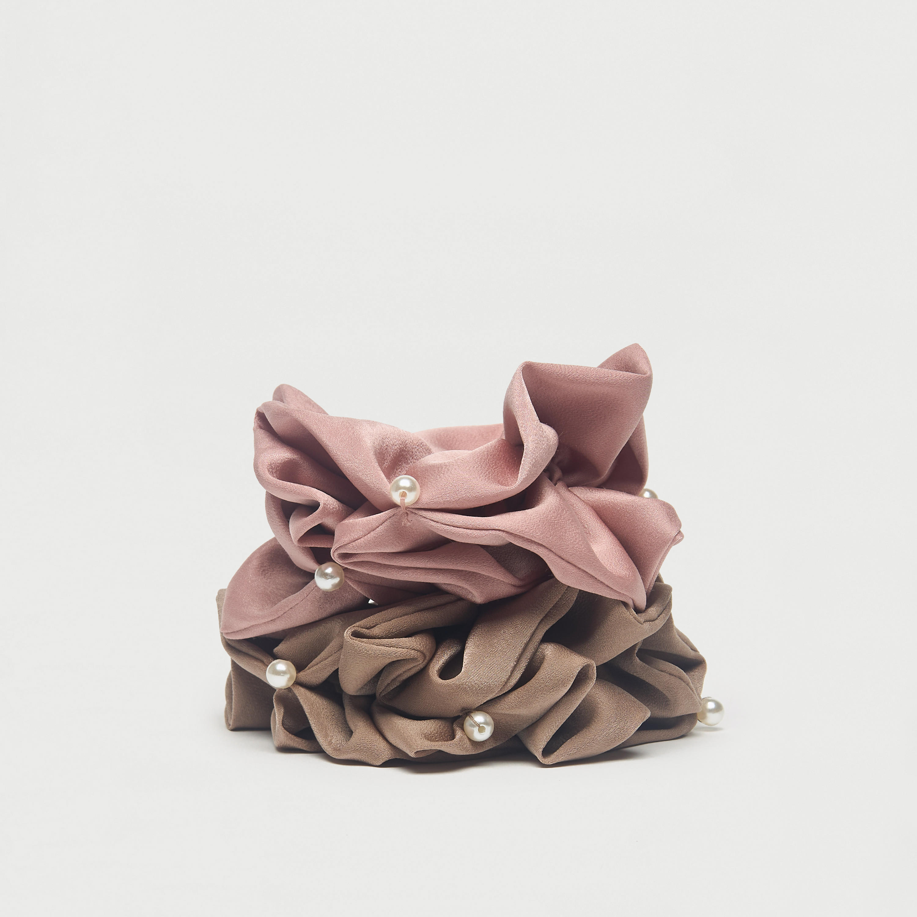 طقم سكرانشي قطعتين بتزيينات لؤلؤ-women-hairaccessories-scrunchies-image-1