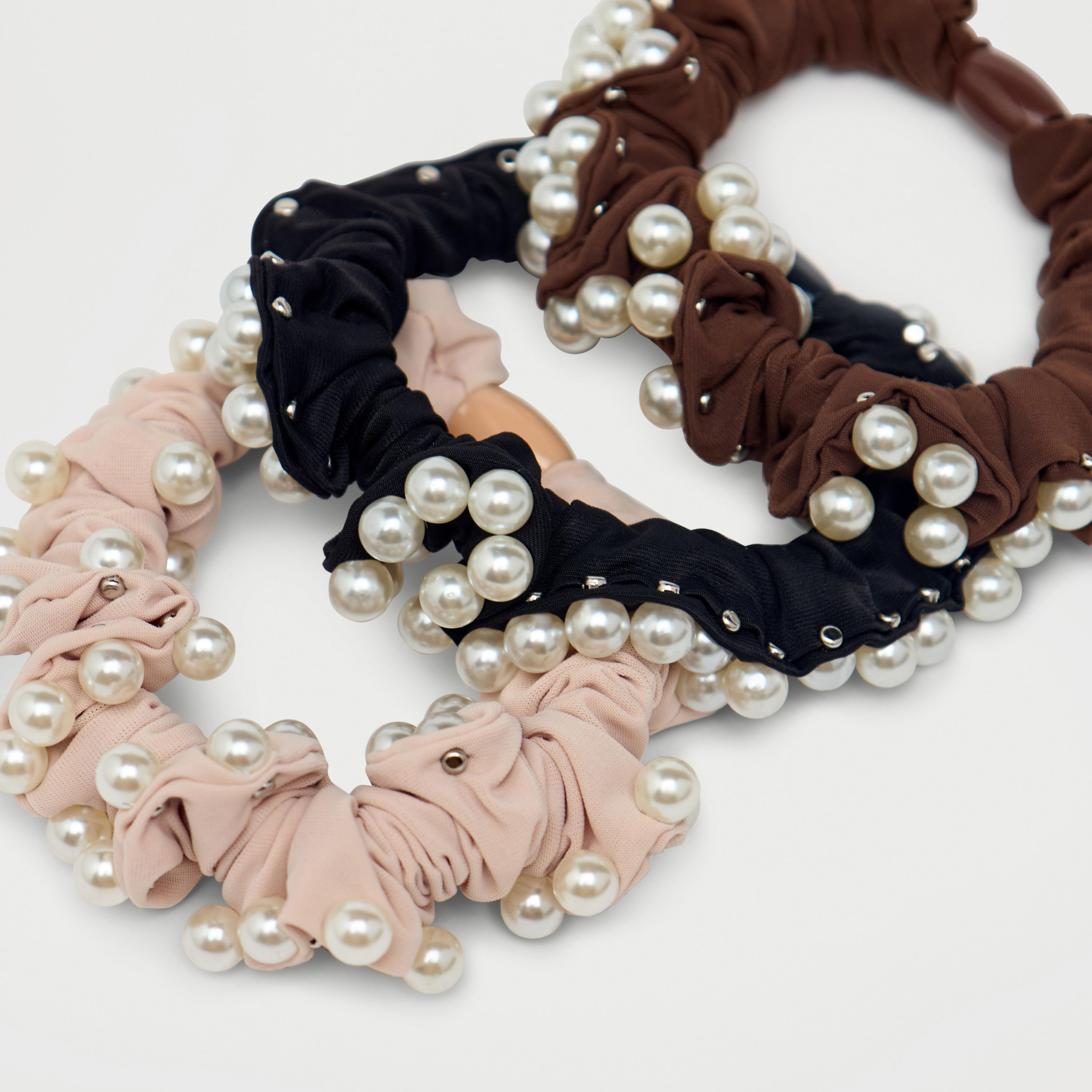 سكرنشي شعر مزينة باللؤلؤ - طقم 3 قطع-women-hairaccessories-scrunchies-image-5