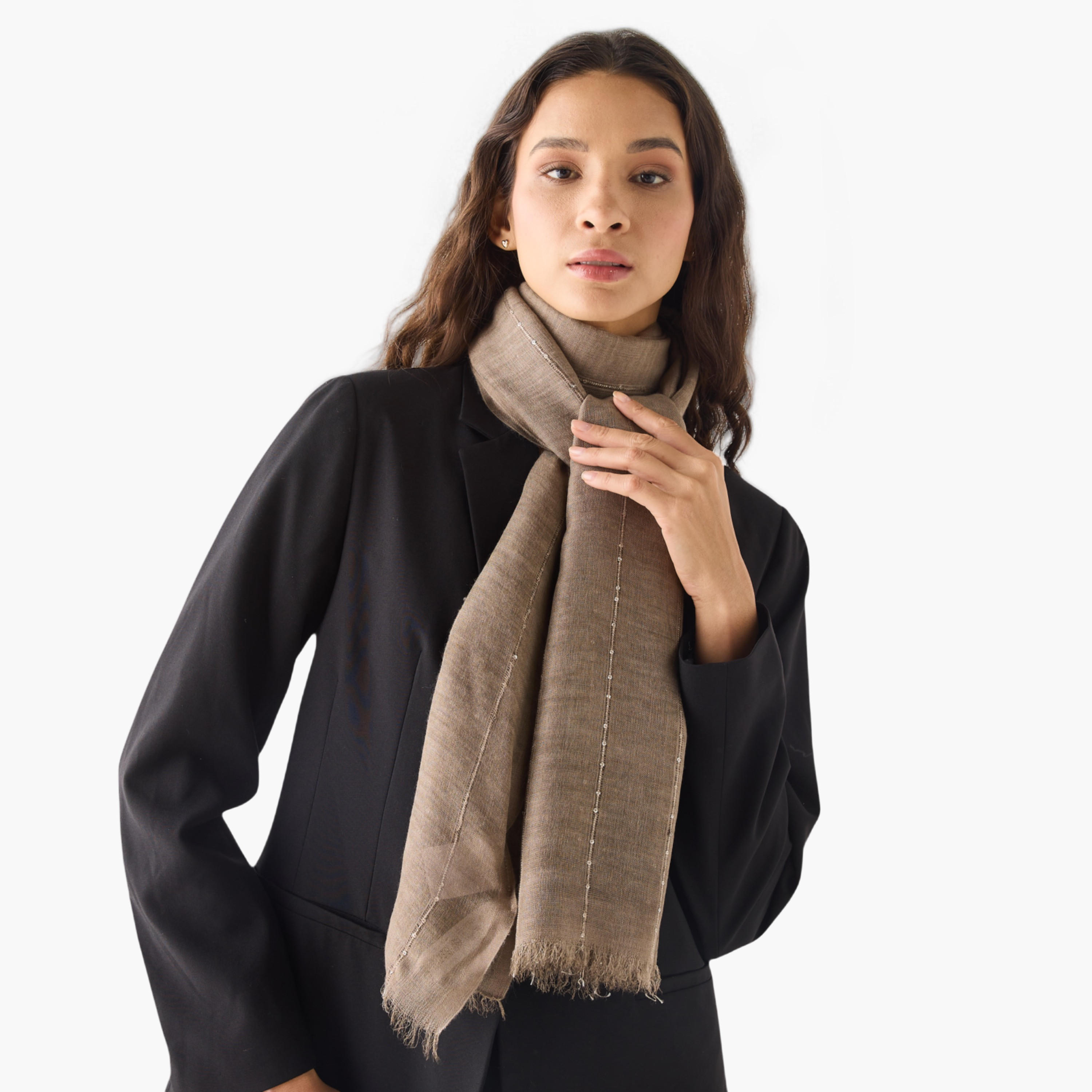 شال مزيّن بتفاصيل شراشيب-women-clothingaccessories-scarves-image-2