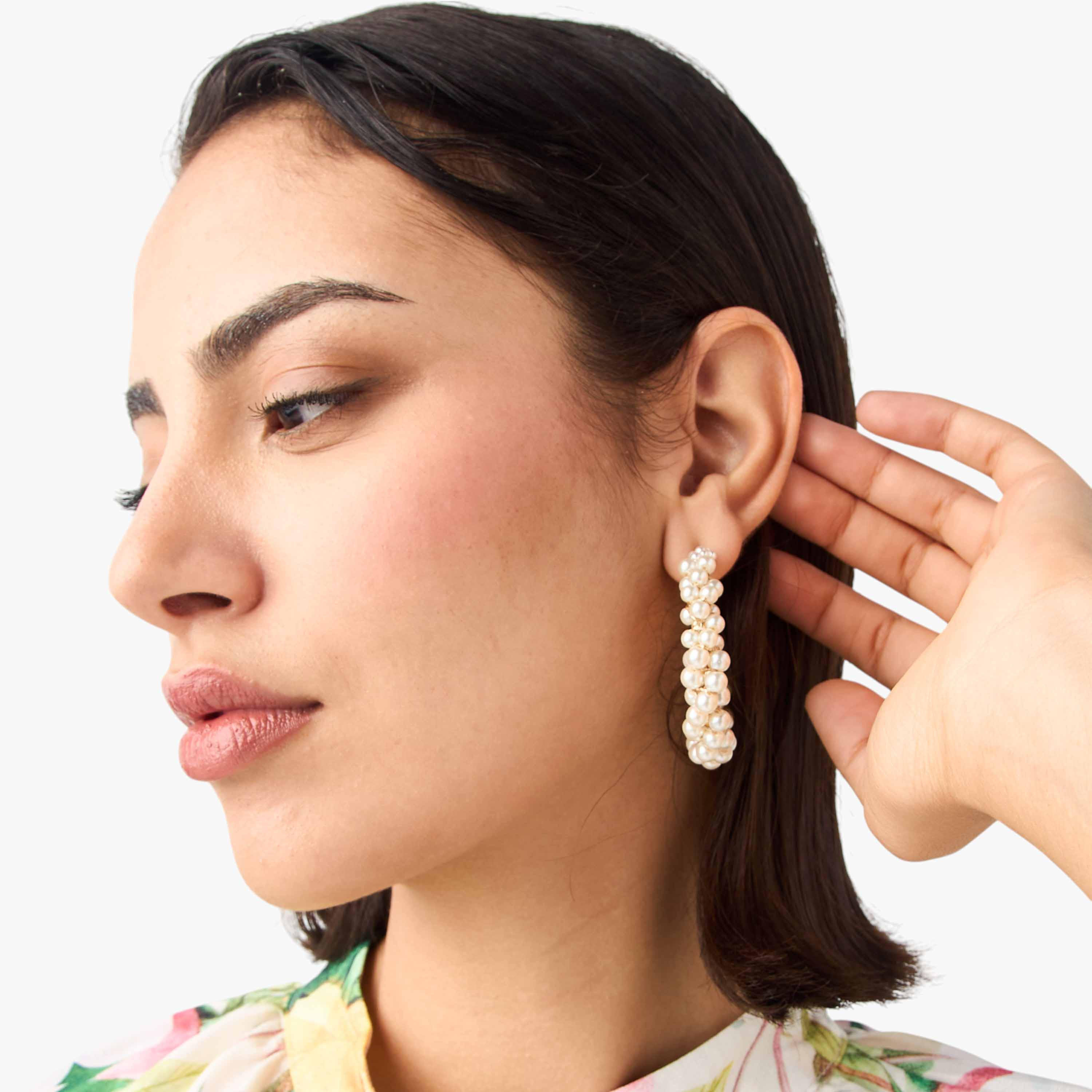 حلقان طوق مزينة باللؤلؤ بمكبس إغلاق خلفي-women-watchesandjewellery-jewellery-earrings-image-2