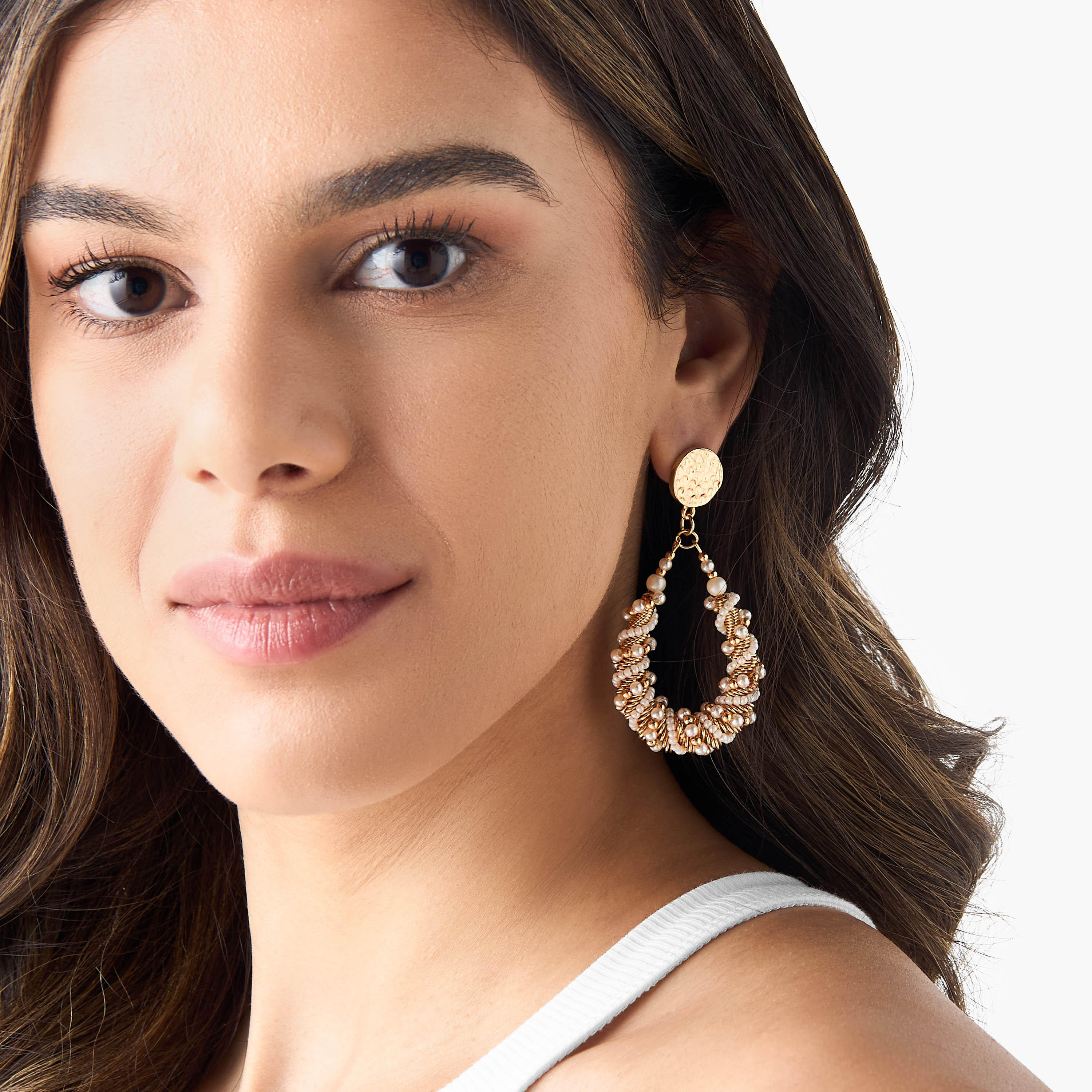 حلقان متدليّة مزيّنة بمكبس إغلاق خلفي-women-watchesandjewellery-jewellery-earrings-image-2