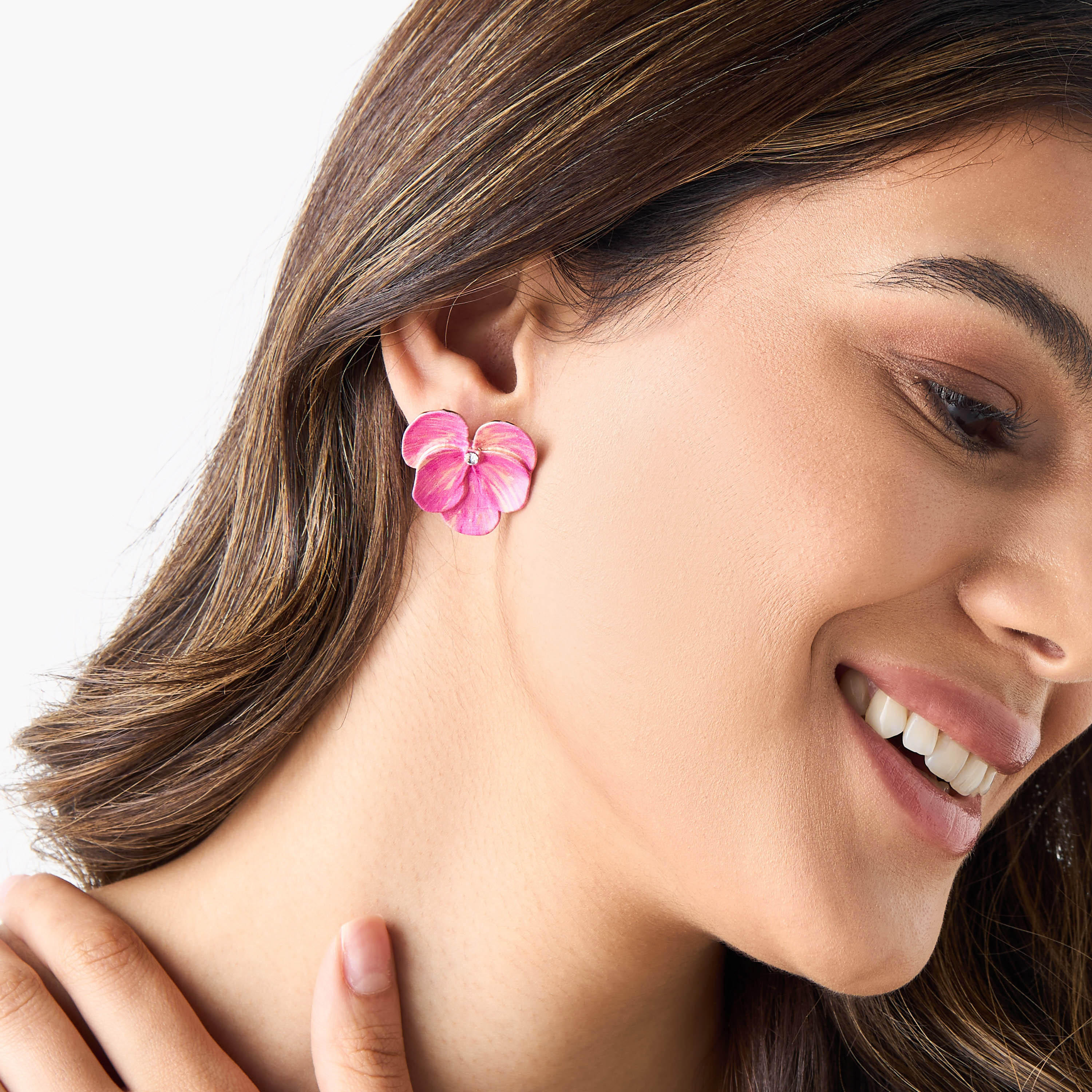 حلقان مرصّعة بتزيينات ومكبس إغلاق - طقم من قطعتين-women-watchesandjewellery-jewellery-earrings-image-2