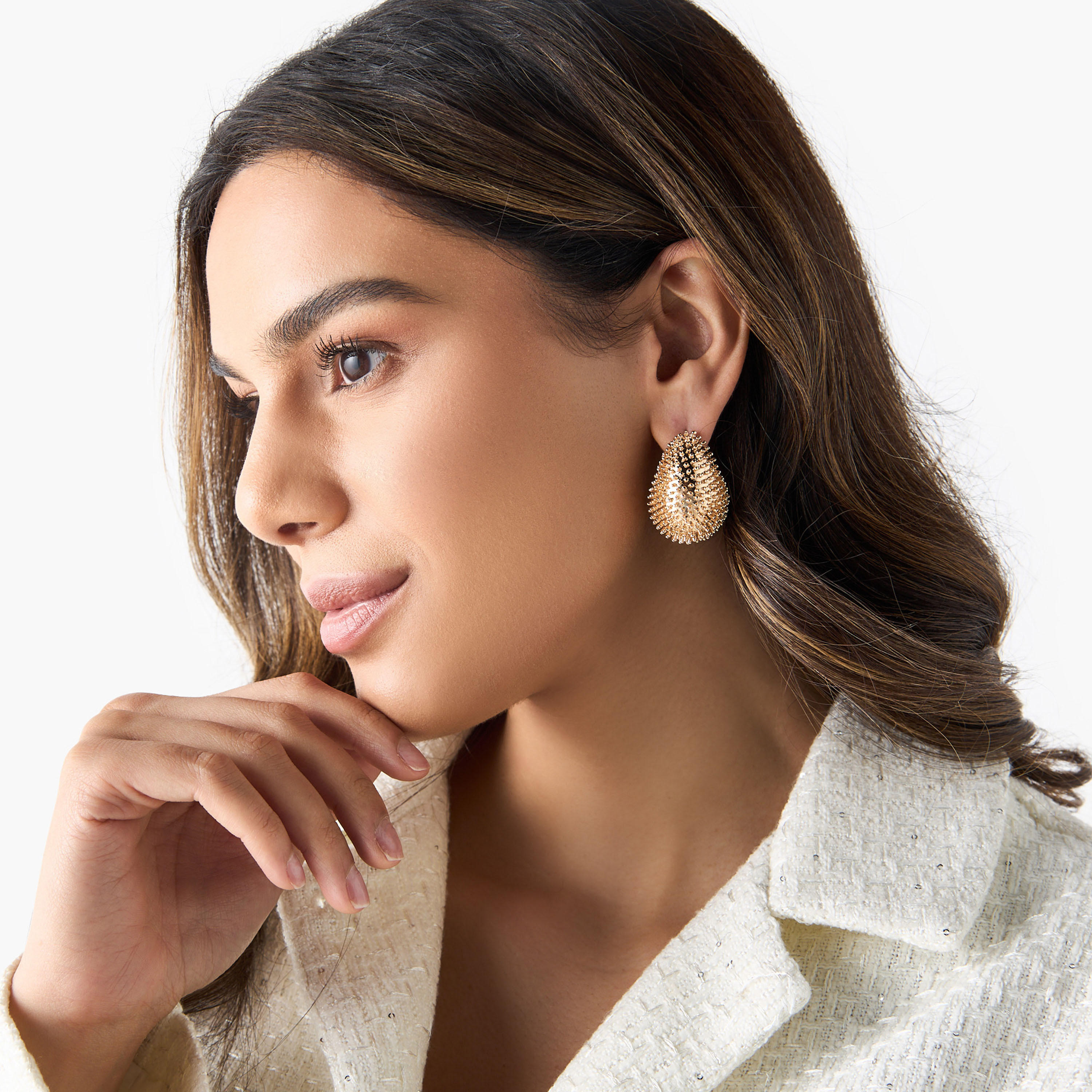 أقراط مرصعة بارزة الملمس مع إغلاق خلفي-women-watchesandjewellery-jewellery-earrings-image-4