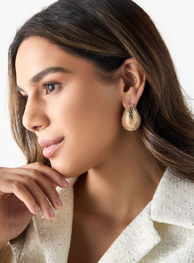 أقراط مرصعة بارزة الملمس مع إغلاق خلفي-women-watchesandjewellery-jewellery-earrings-image-4