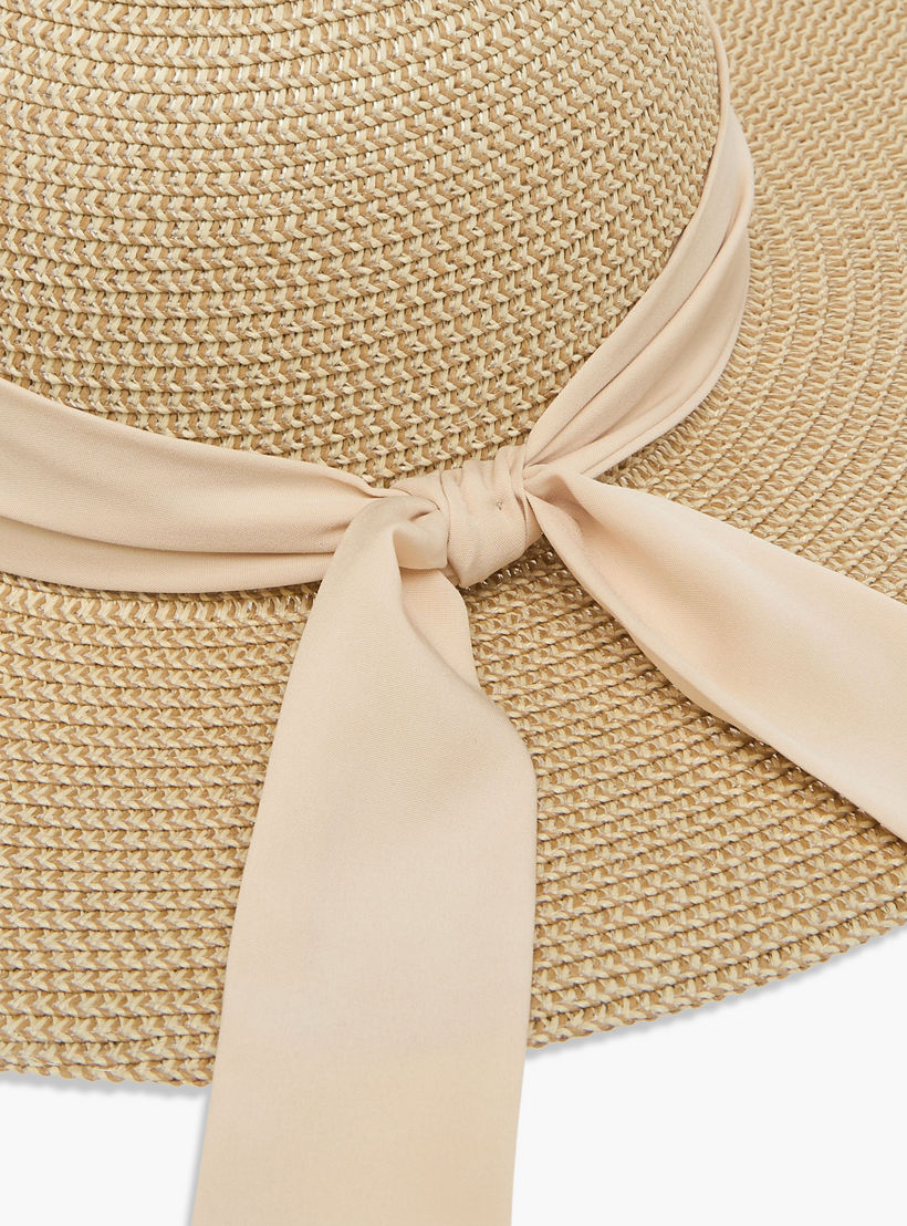 قبعة بارزة الملمس بتفاصيل رباط-women-clothingaccessories-capsandhats-image-3