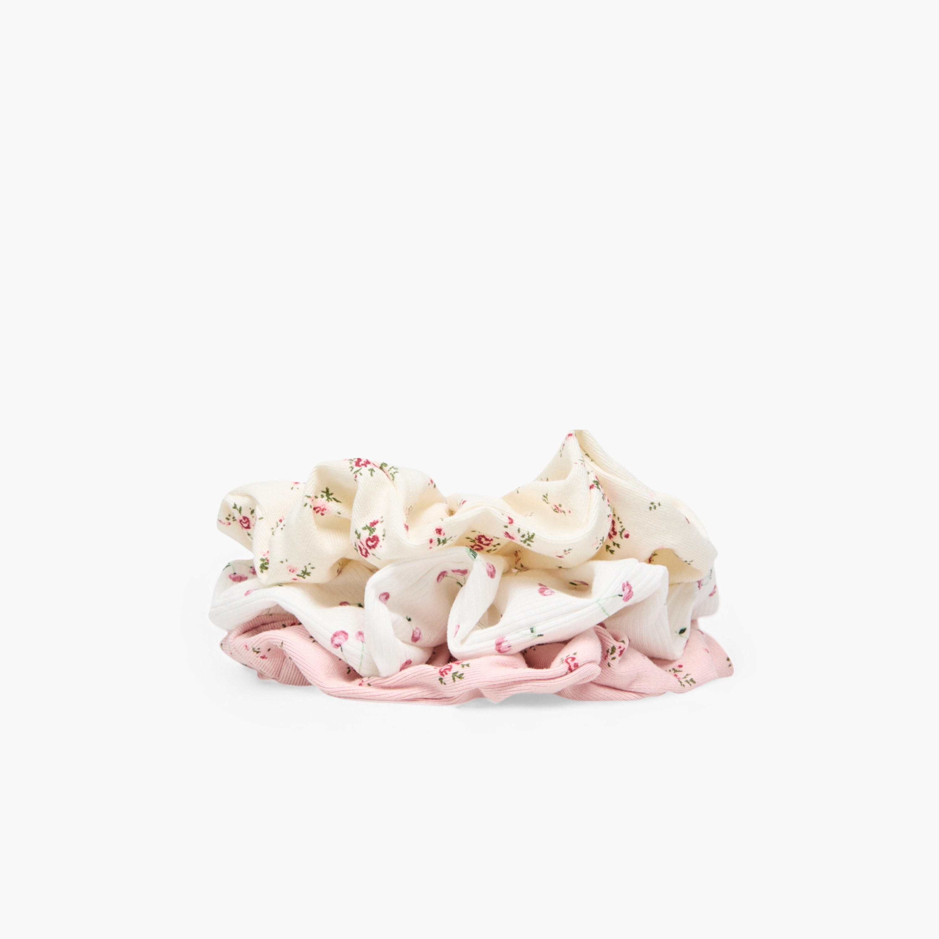 ربطات شعر سكرانشي بطبعات زهرية - طقم 3 قطع-women-hairaccessories-scrunchies-image-1