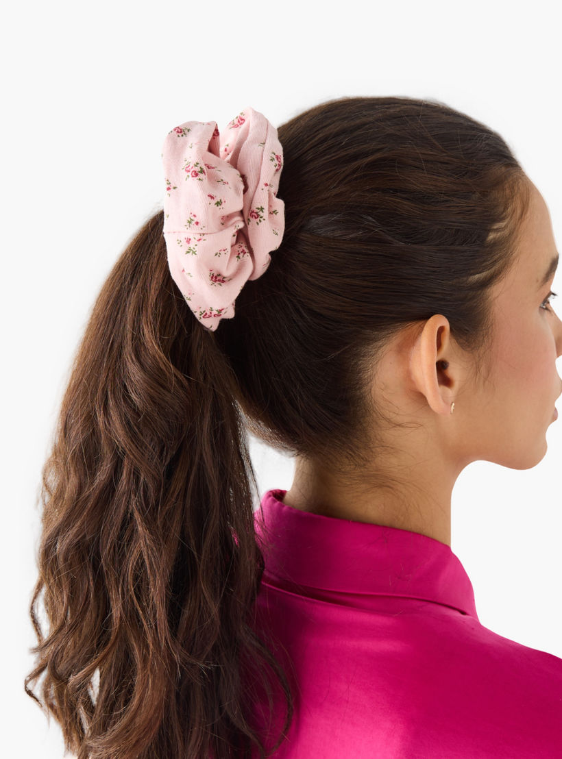 ربطات شعر سكرانشي بطبعات زهرية - طقم 3 قطع-women-hairaccessories-scrunchies-image-2