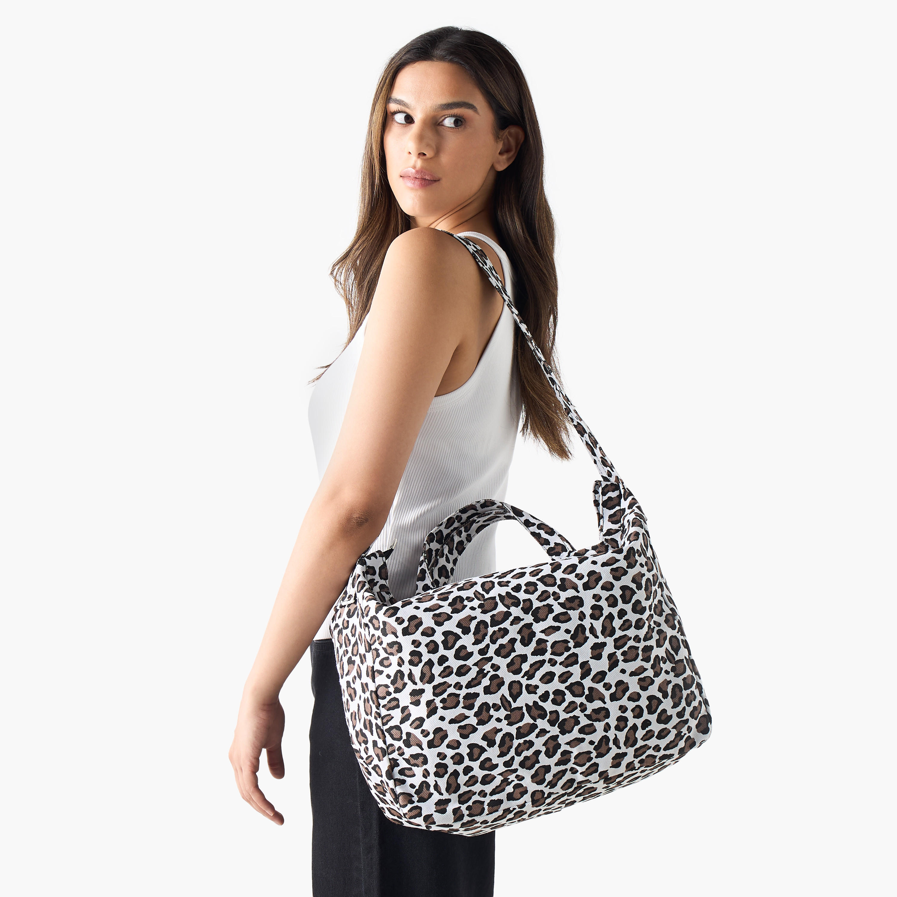 شنطة توتي بطبعات حيوانات ومقبض حزام وسحّاب إغلاق -women-bagsandwallets-handbags-image-2