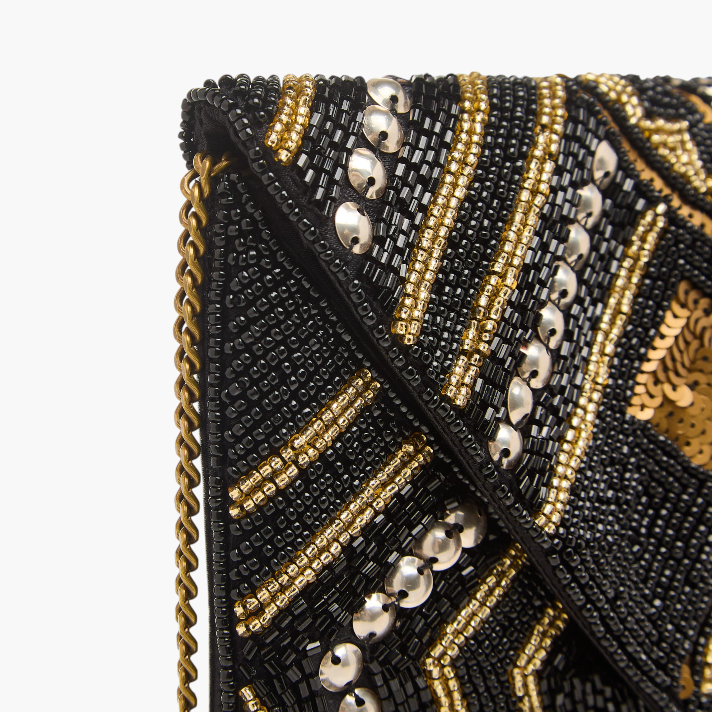 شنطة كلاتش مزينة بحزام سلسلة-women-bagsandwallets-handbags-image-6