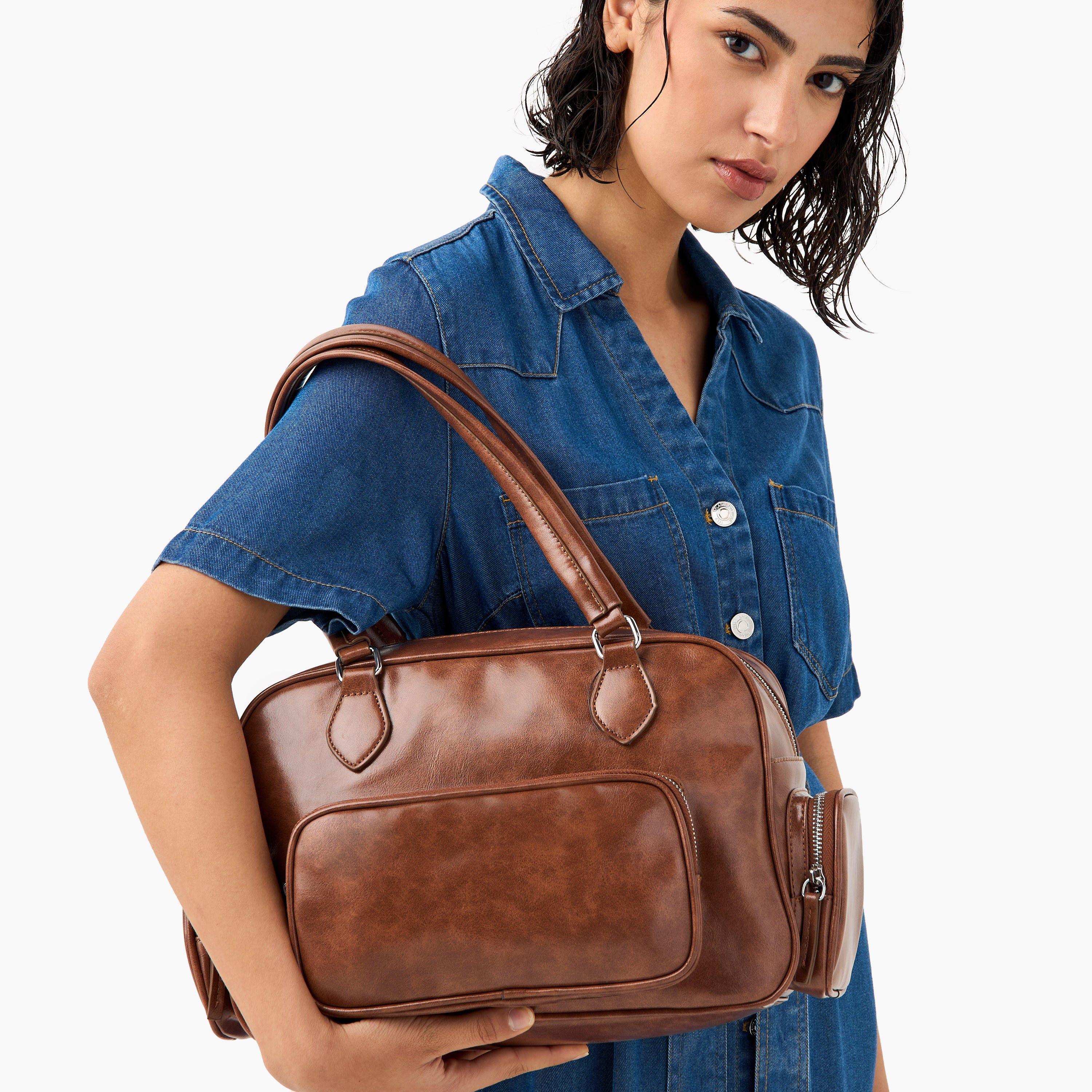 شنطة كتف بمقبض مزدوج وإغلاق سحاب وتفاصيل جيب-women-bagsandwallets-handbags-image-2