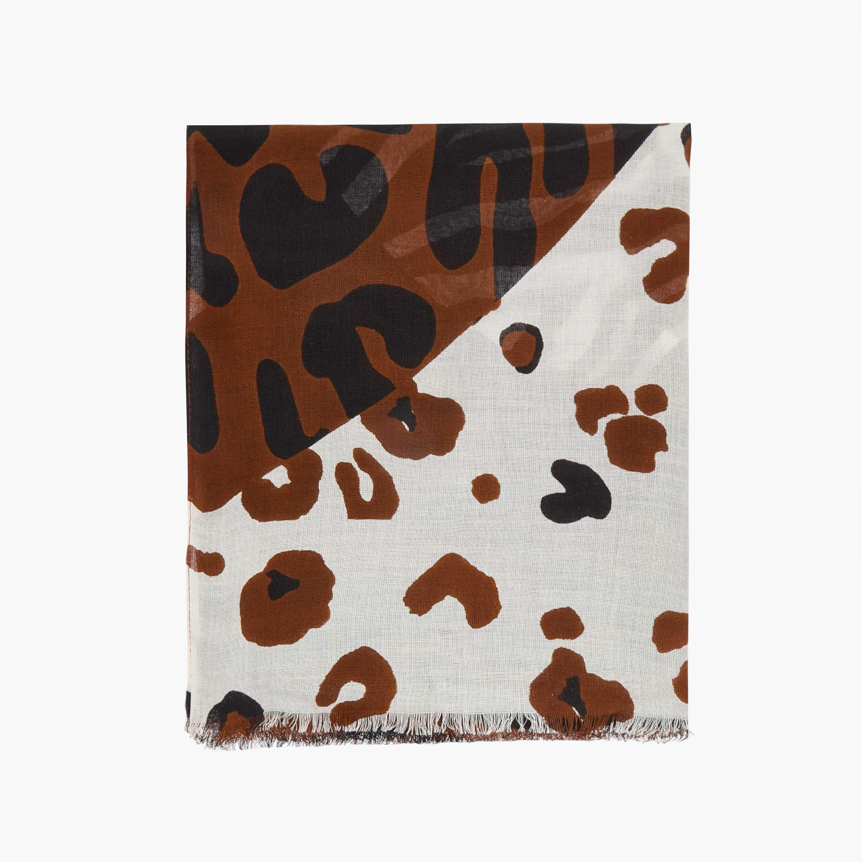وشاح بطبعات حيوانات مع تفاصيل شرّابات-women-clothingaccessories-scarves-image-3