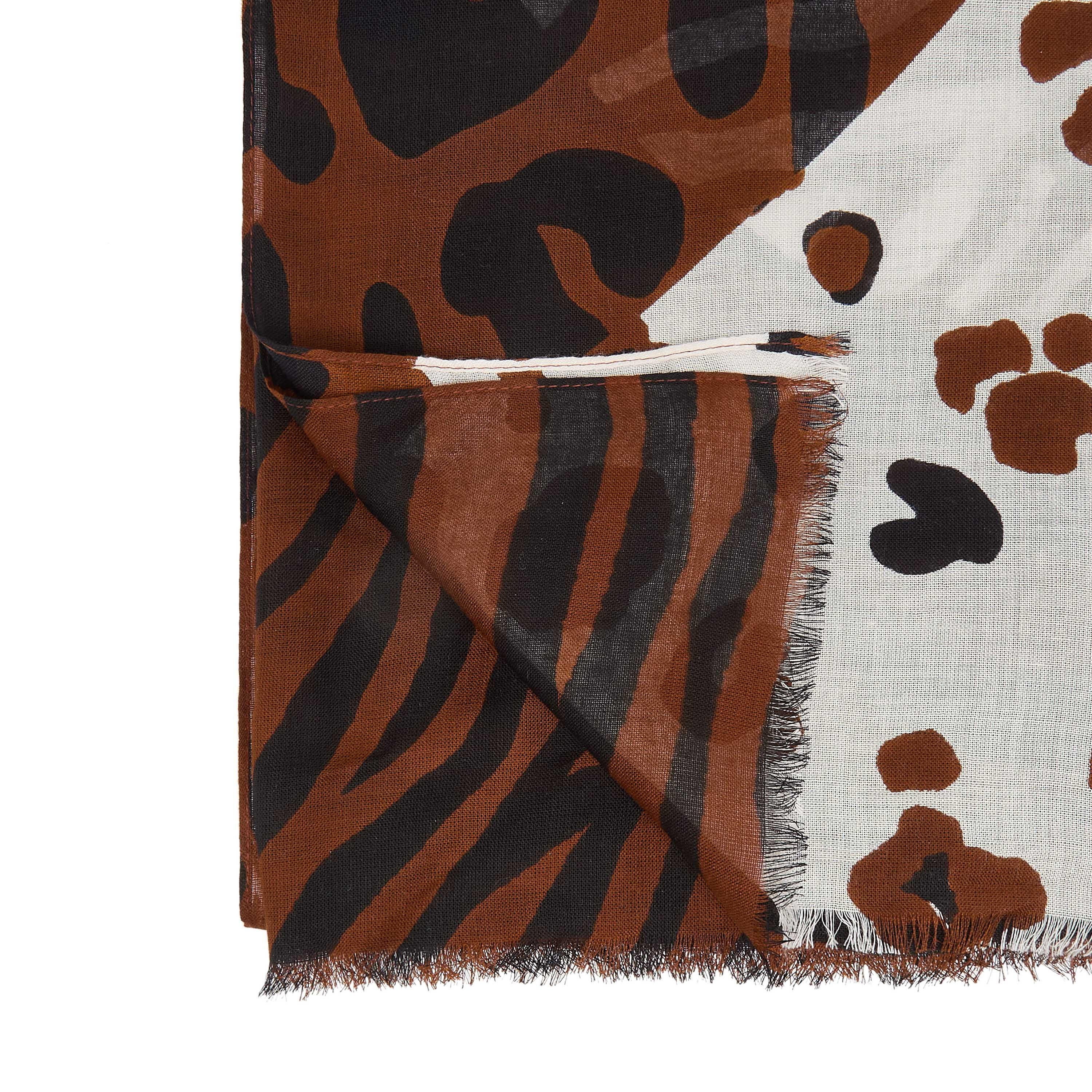 وشاح بطبعات حيوانات مع تفاصيل شرّابات-women-clothingaccessories-scarves-image-4