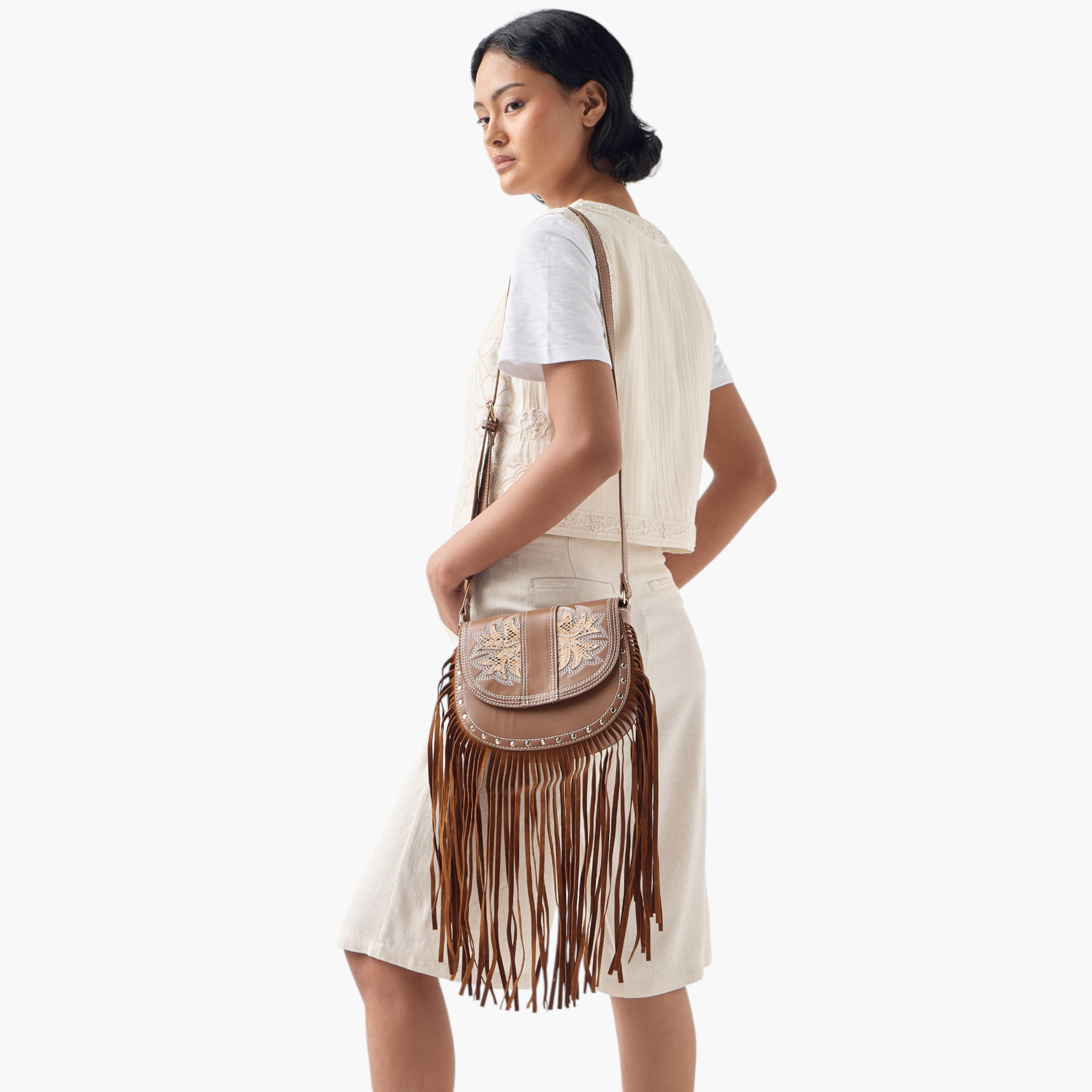شنطة كروس بودي مطرزة بحزام قابل للتعديل وطية إغلاق-women-bagsandwallets-handbags-image-2