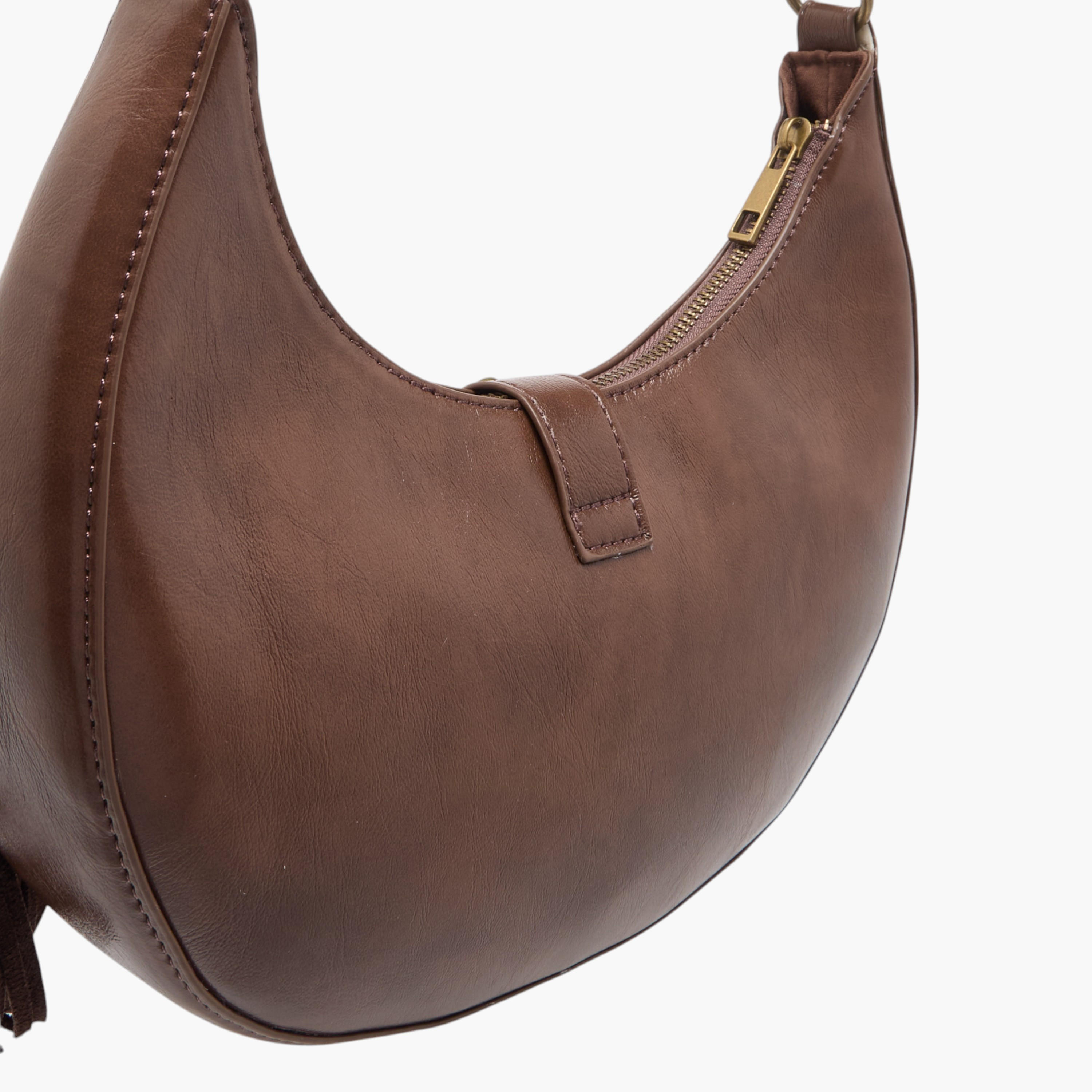 شنطة كتف مزينة بشراشيب مع حزام قابل للتعديل وسحاب إغلاق-women-bagsandwallets-handbags-image-6