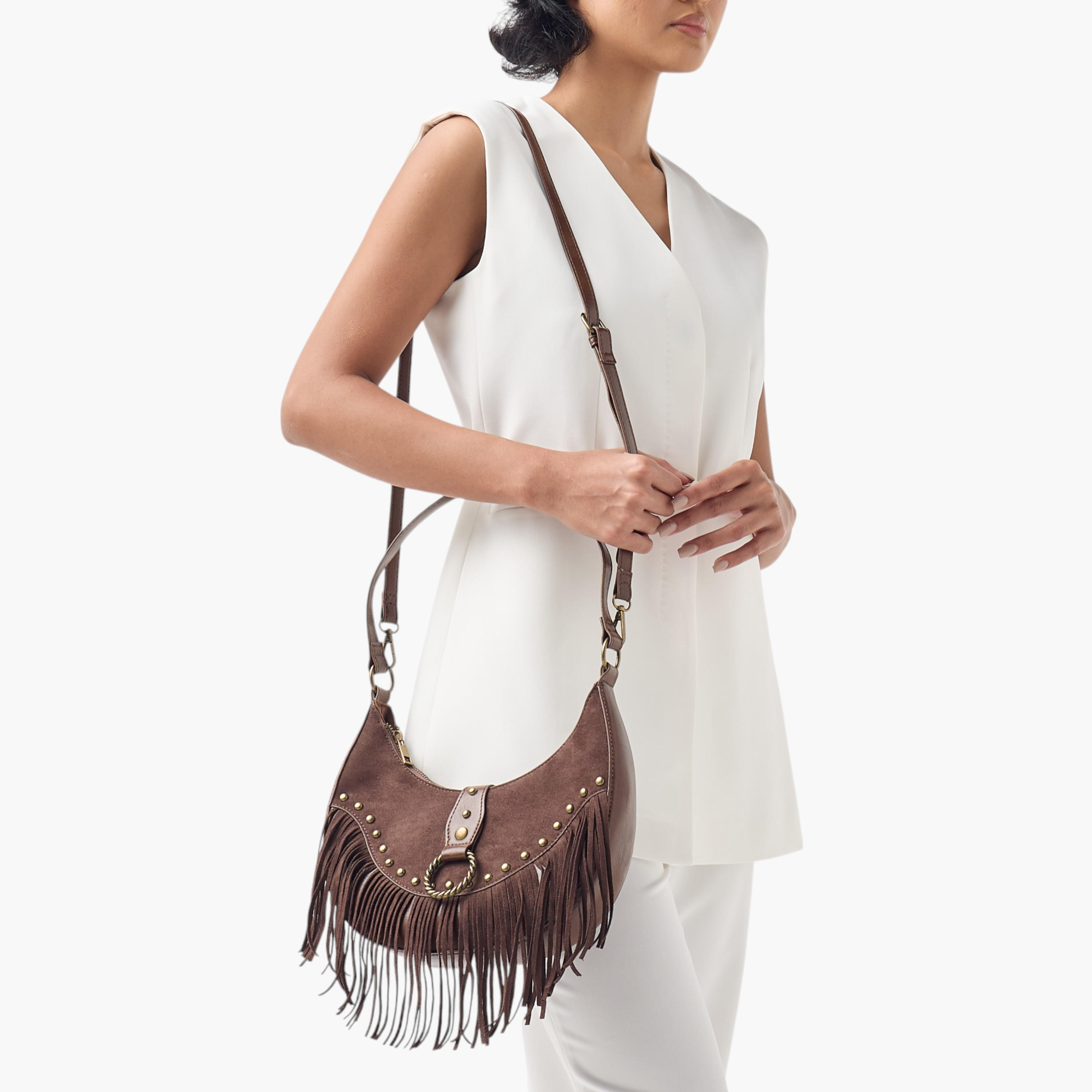 شنطة كتف مزينة بشراشيب مع حزام قابل للتعديل وسحاب إغلاق-women-bagsandwallets-handbags-image-8