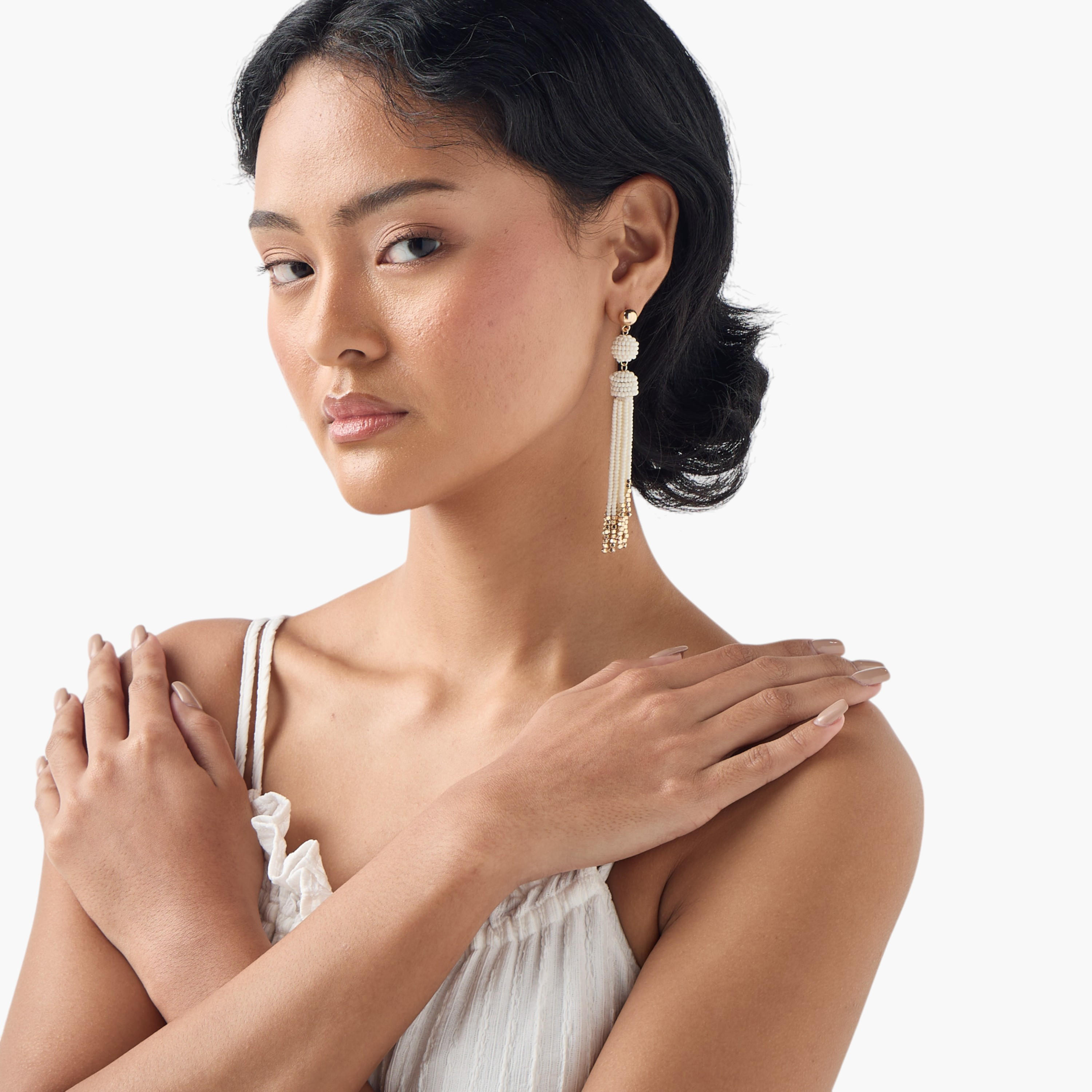 حلق بشرابة خرز وبمكبس إغلاق-women-watchesandjewellery-jewellery-earrings-image-2