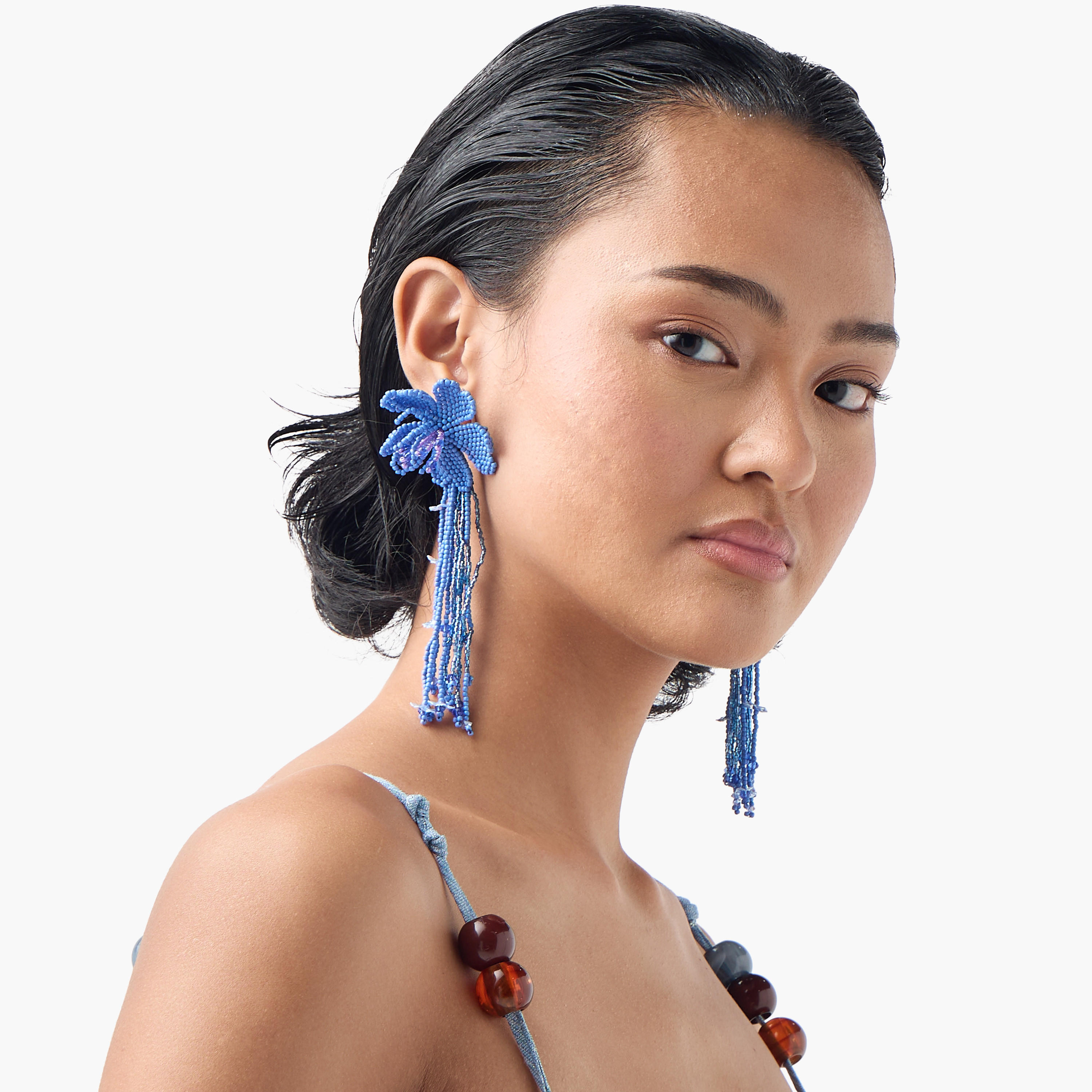 حلق بتصميم زهري مرصع بالخرز وشُرّابات ومكبس إغلاق خلفي-women-watchesandjewellery-jewellery-earrings-image-4