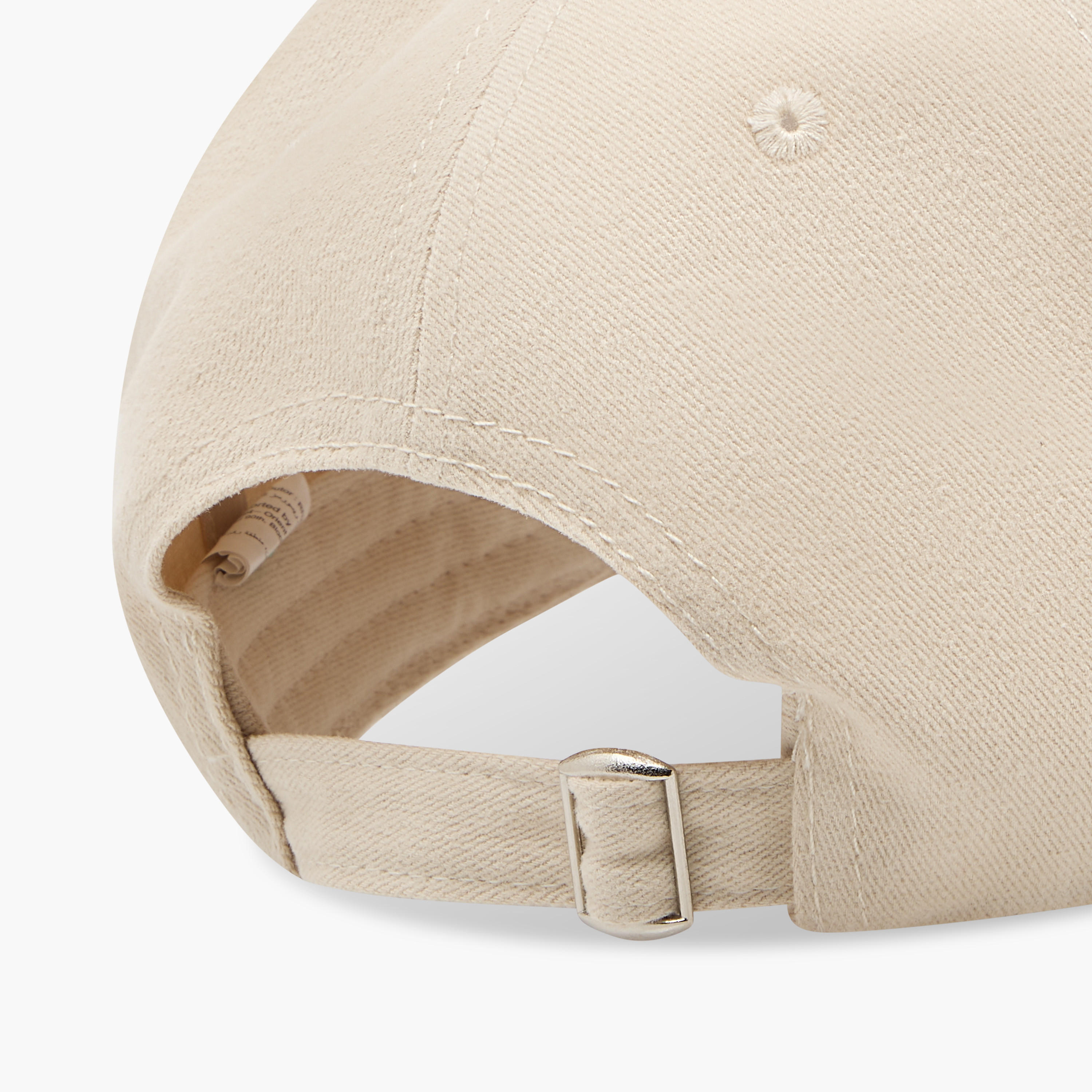 كاب بتفاصيل نقوش وبحزام وإبزيم إغلاق-women-clothingaccessories-capsandhats-image-2