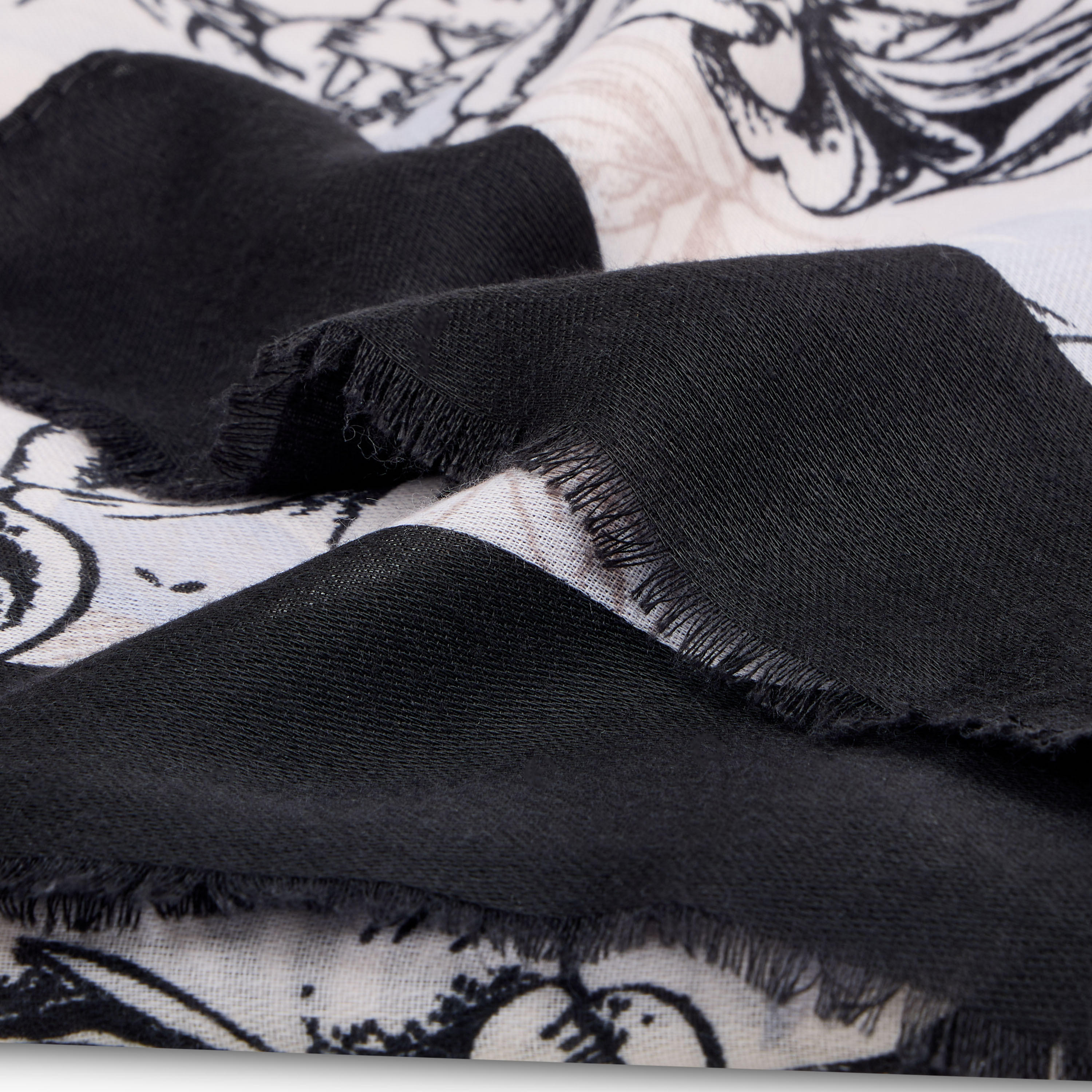 وشاح بطبعات زهرية-women-winterwear-scarves-image-1
