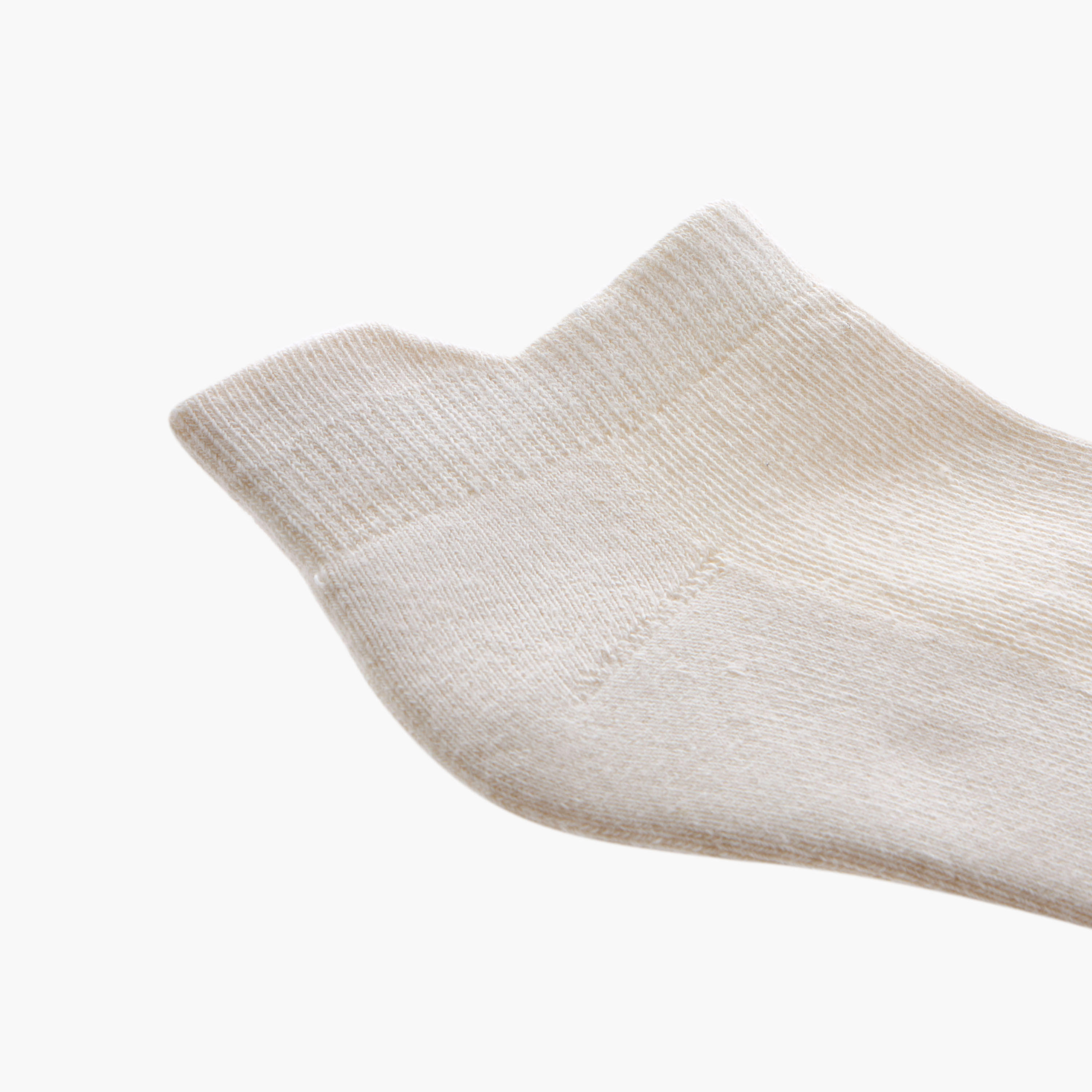 طقم جوارب رياضية 3 أزواج بحماية من البكتيريا وطبعات الشعار من كابا-women-socksandstockings-image-5