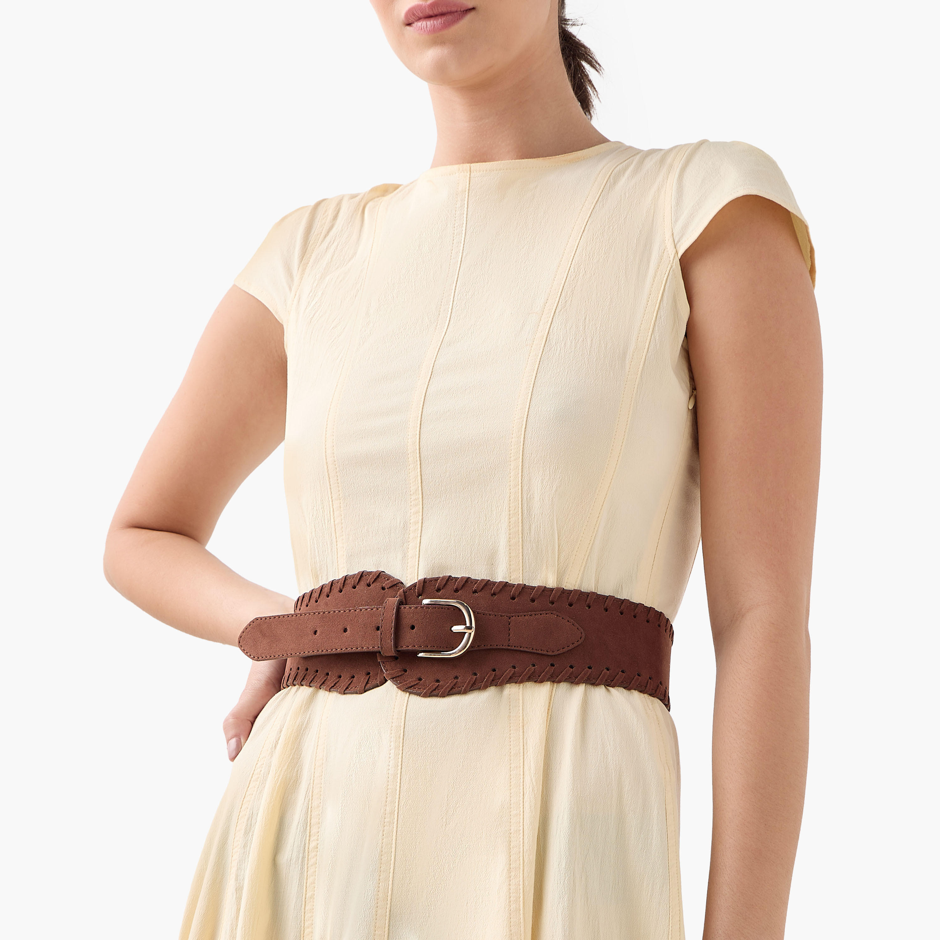حزام جلد سويدي بتفاصيل مغرّزة ومشبك إغلاق بدبوس-women-clothingaccessories-belts-image-2
