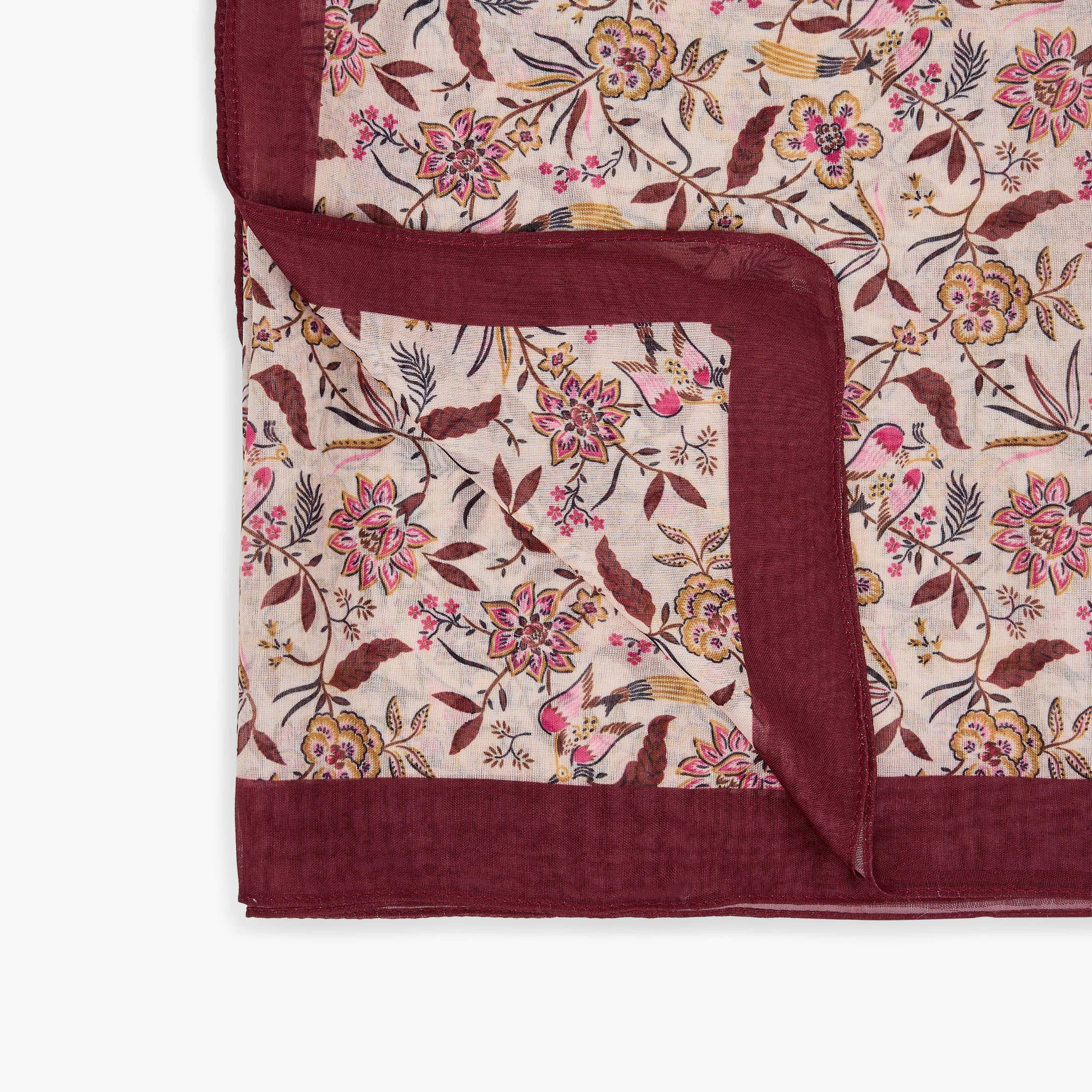 وشاح بطبعات أزهار وحافة متباينة-women-winterwear-scarves-image-2