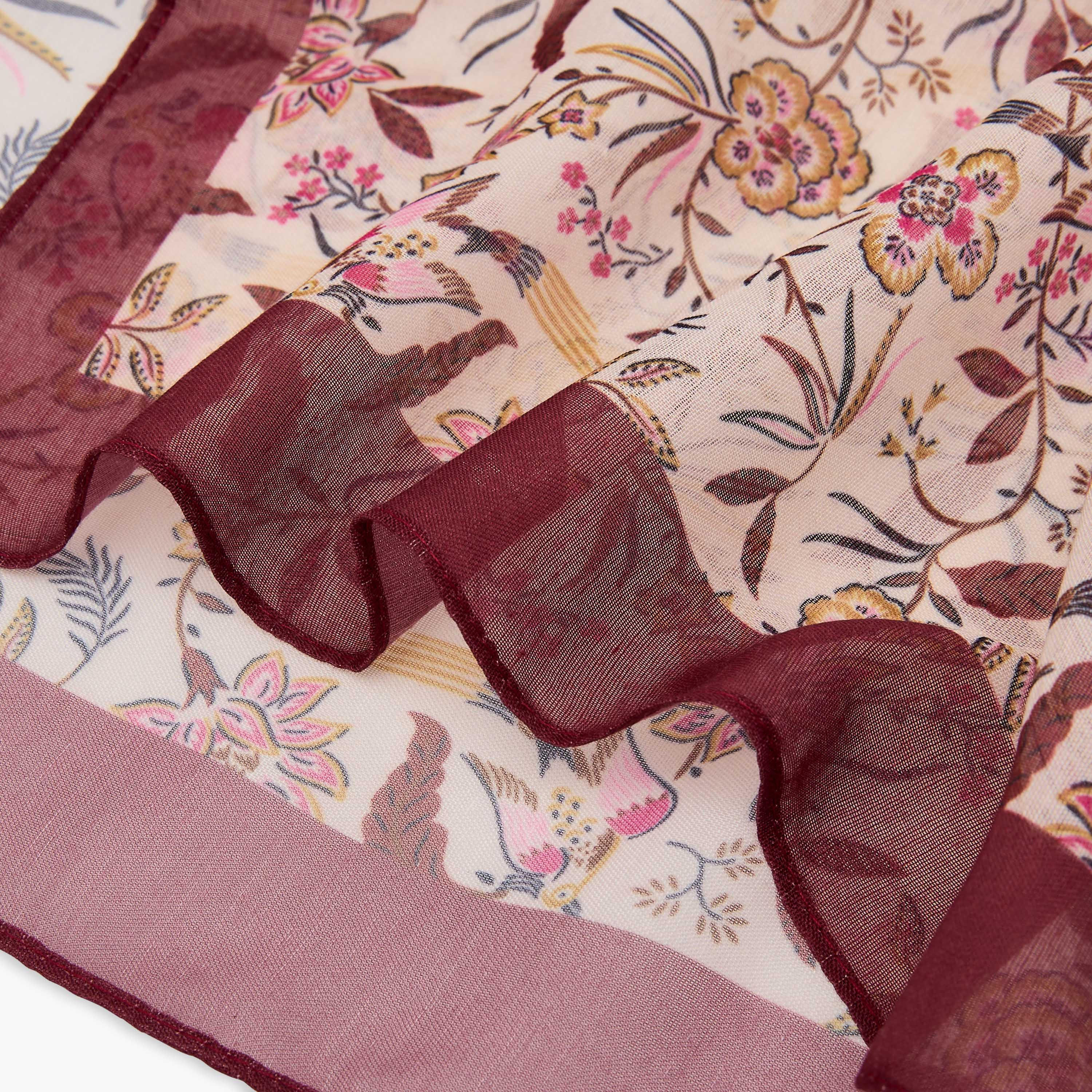 وشاح بطبعات أزهار وحافة متباينة-women-winterwear-scarves-image-1