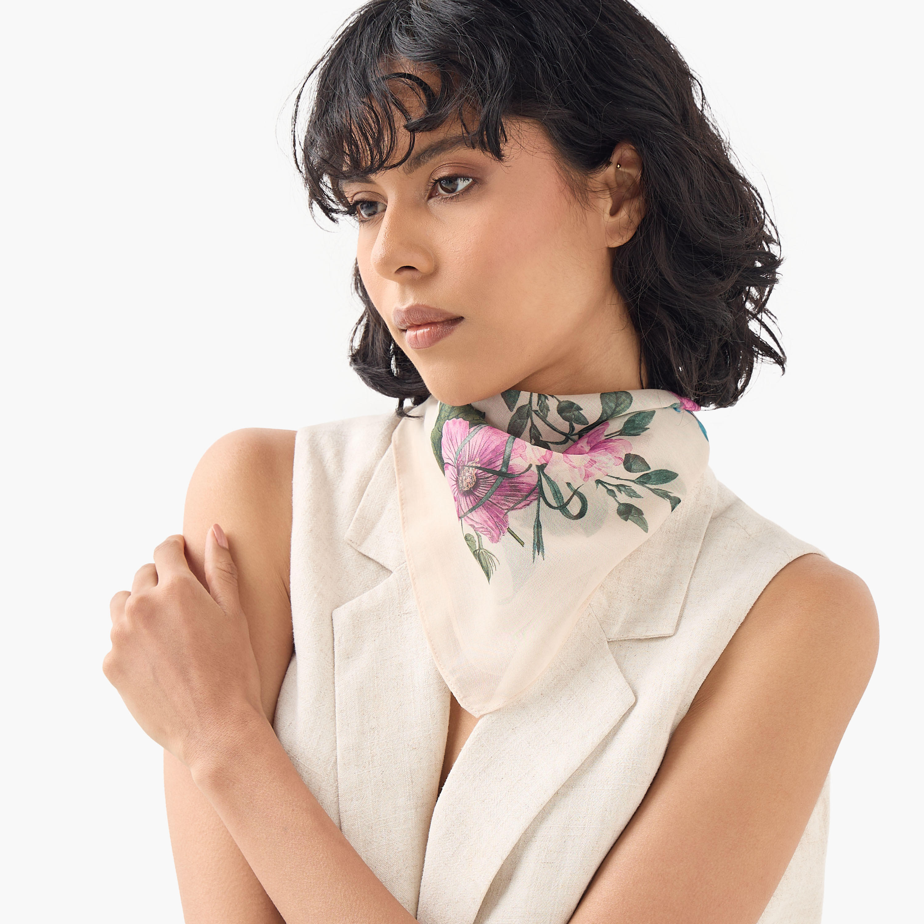 وشاح مربع بطبعات أزهار-women-winterwear-scarves-image-5