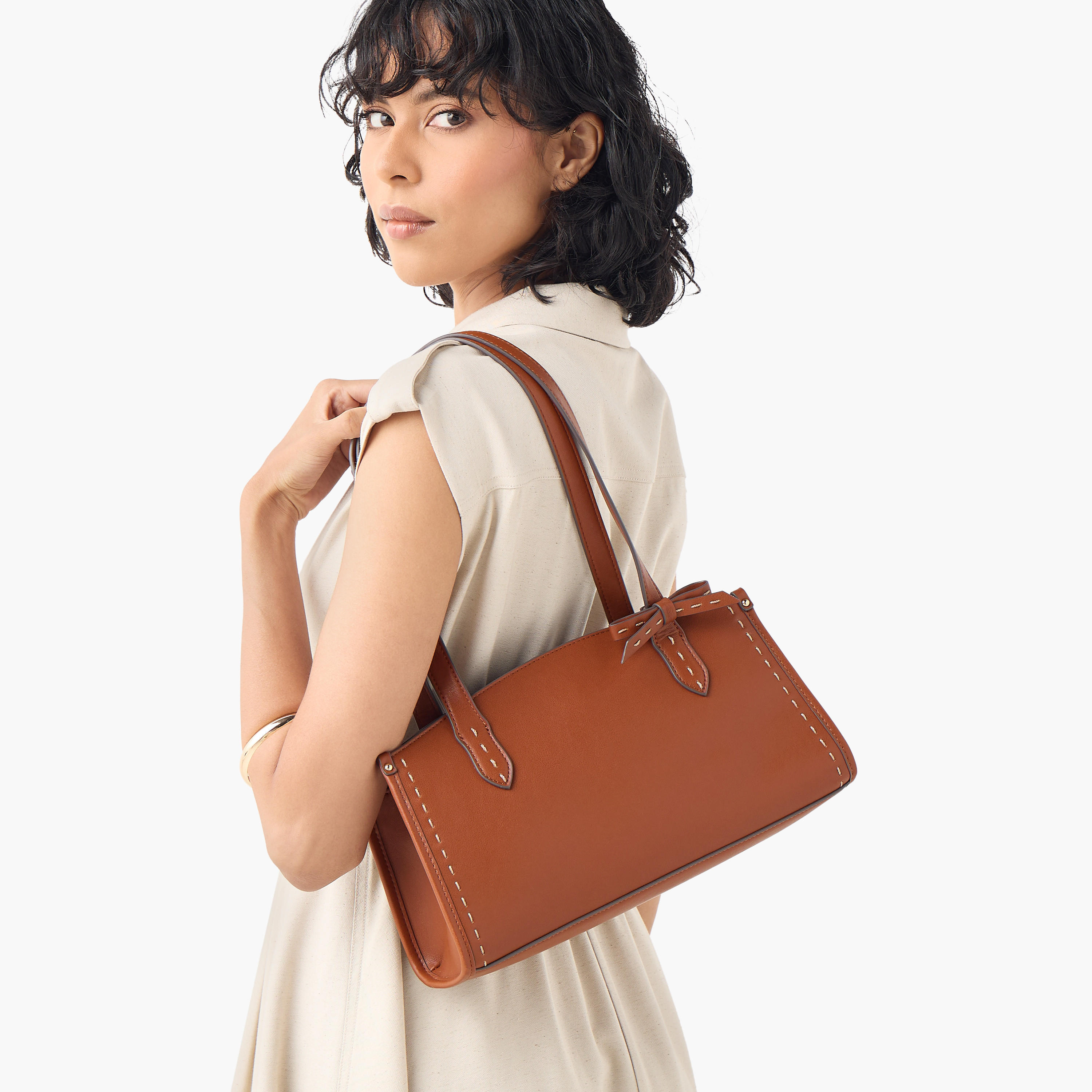 شنطة كتف بتفاصيل فيونكة وزر إغلاق-women-bagsandwallets-handbags-image-2