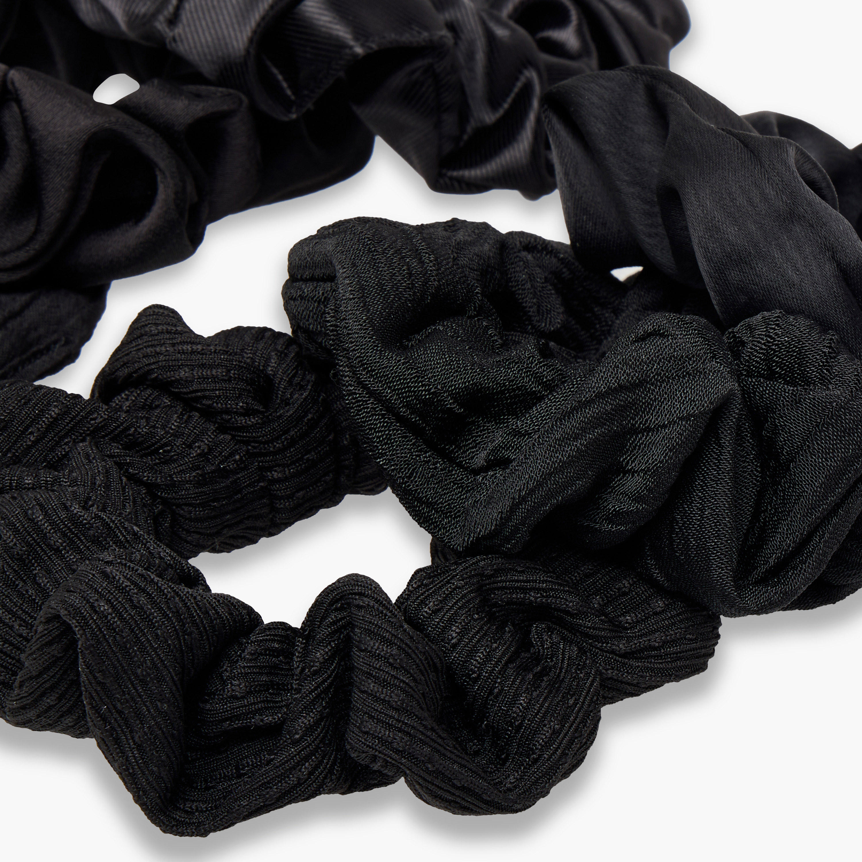 ربطة شعر سكرانشي بارزة الملمس - طقم من 6 قطع-women-hairaccessories-scrunchies-image-1