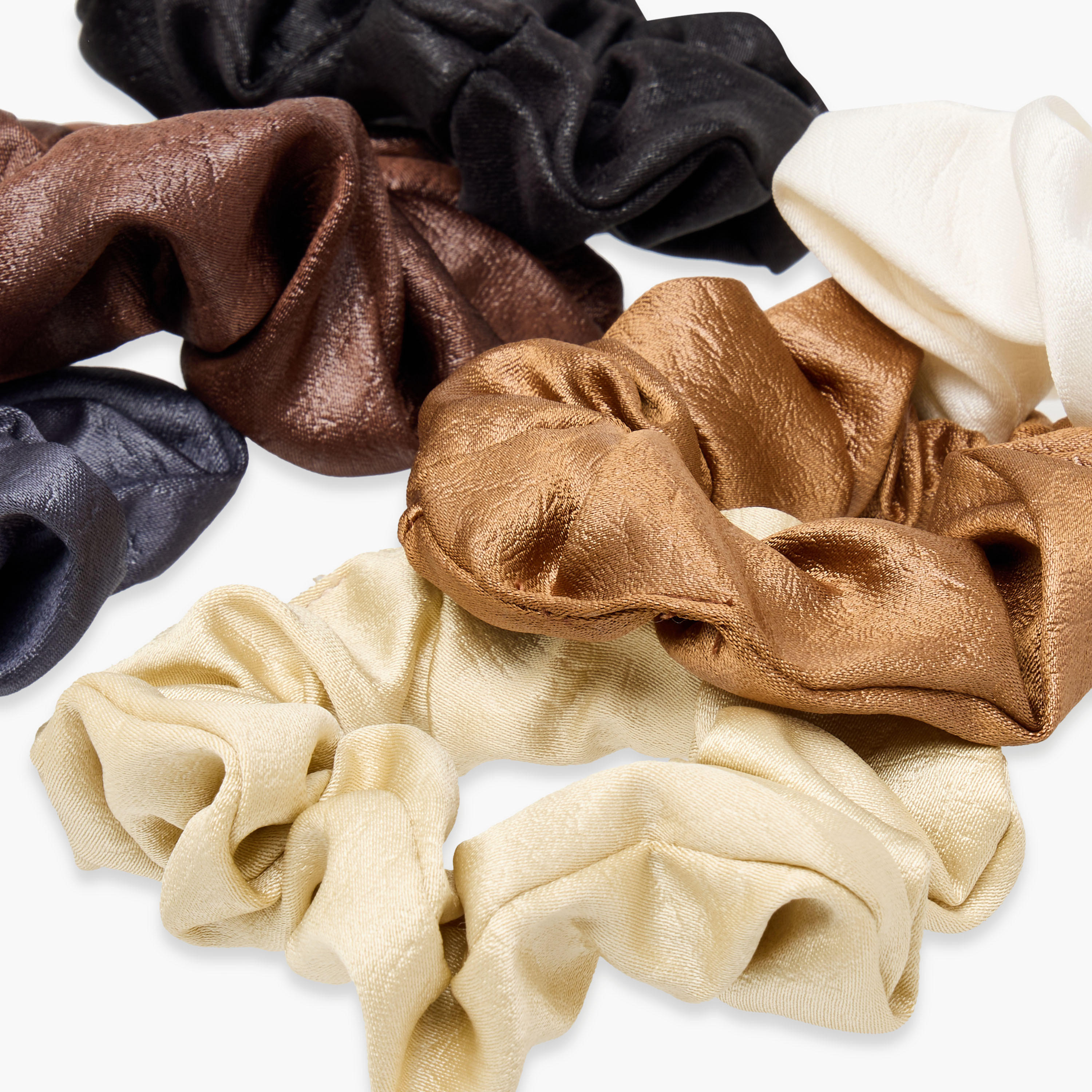 ربطة شعر سكرانشي بارزة الملمس بتصميم لامع - طقم من 6 قطع-women-hairaccessories-scrunchies-image-1