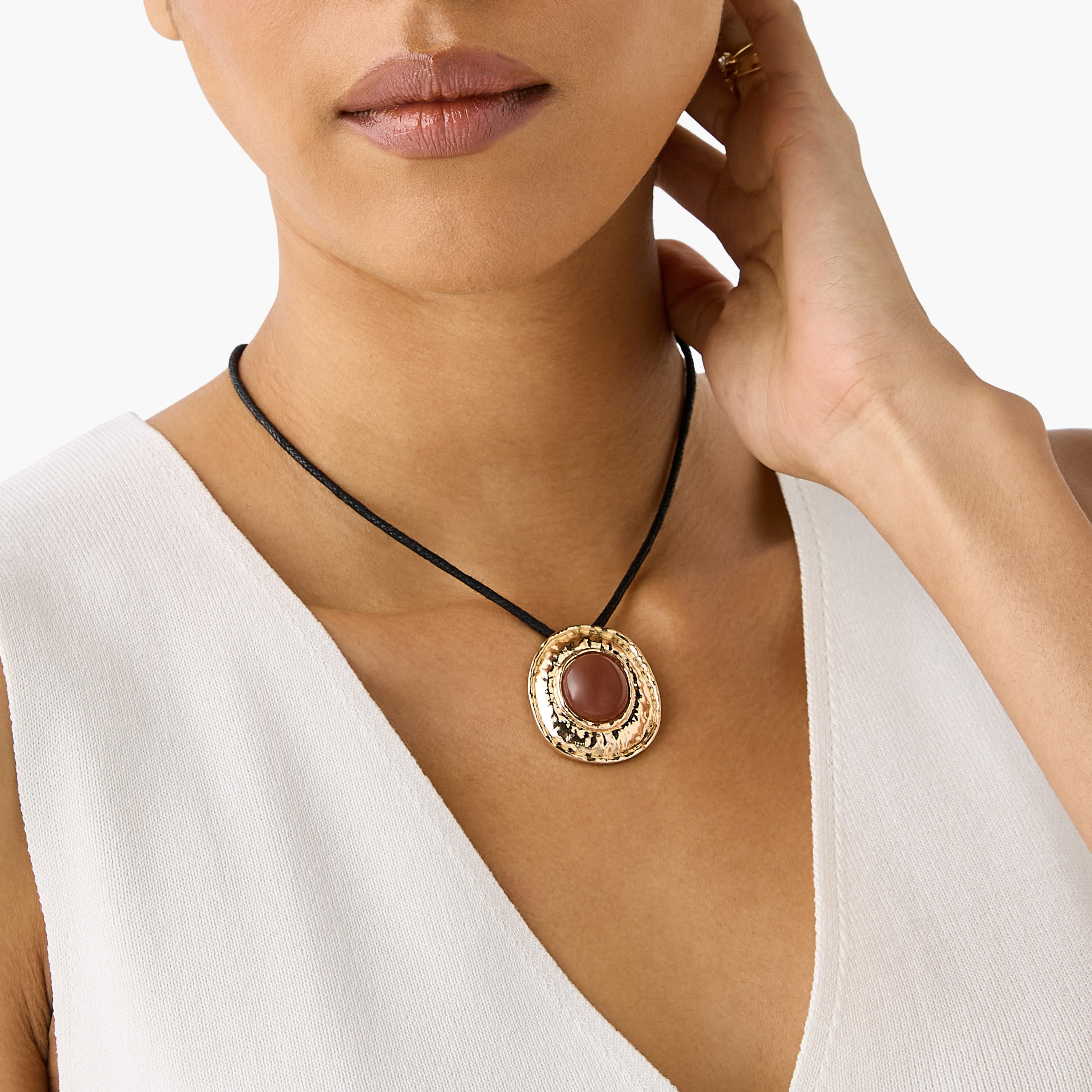 عقد بدلاية بتفاصيل راتنج ومشبك إغلاق-women-watchesandjewellery-jewellery-necklacesandpendants-image-2