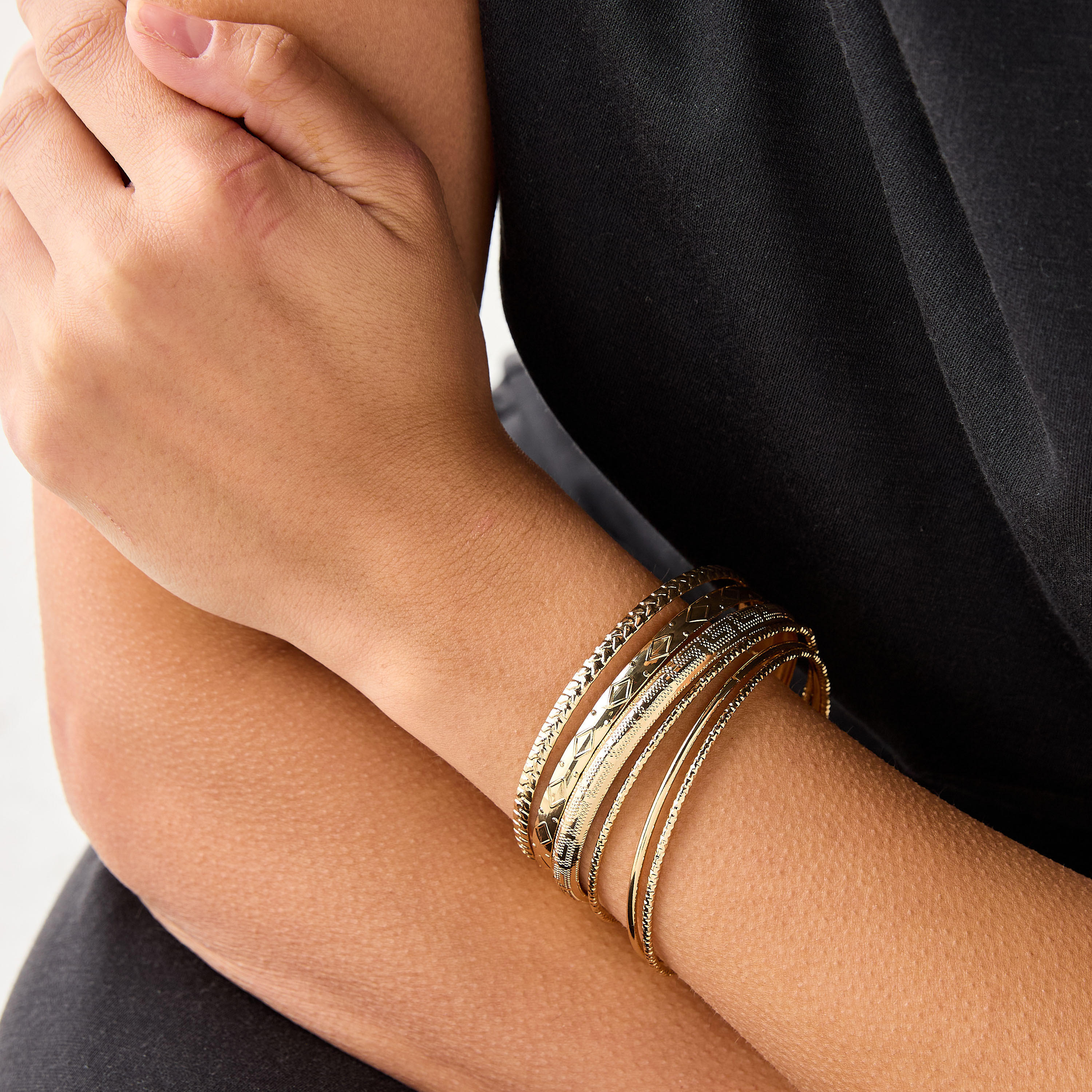 أساور معدنية بارزة الملمس - طقم 9 قطع-women-watchesandjewellery-jewellery-banglesandbracelets-image-9