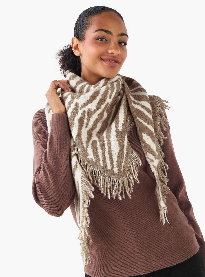 وشاح بوليستر مثلث وملون بطبعات حيوانات-women-winterwear-scarves-image-4