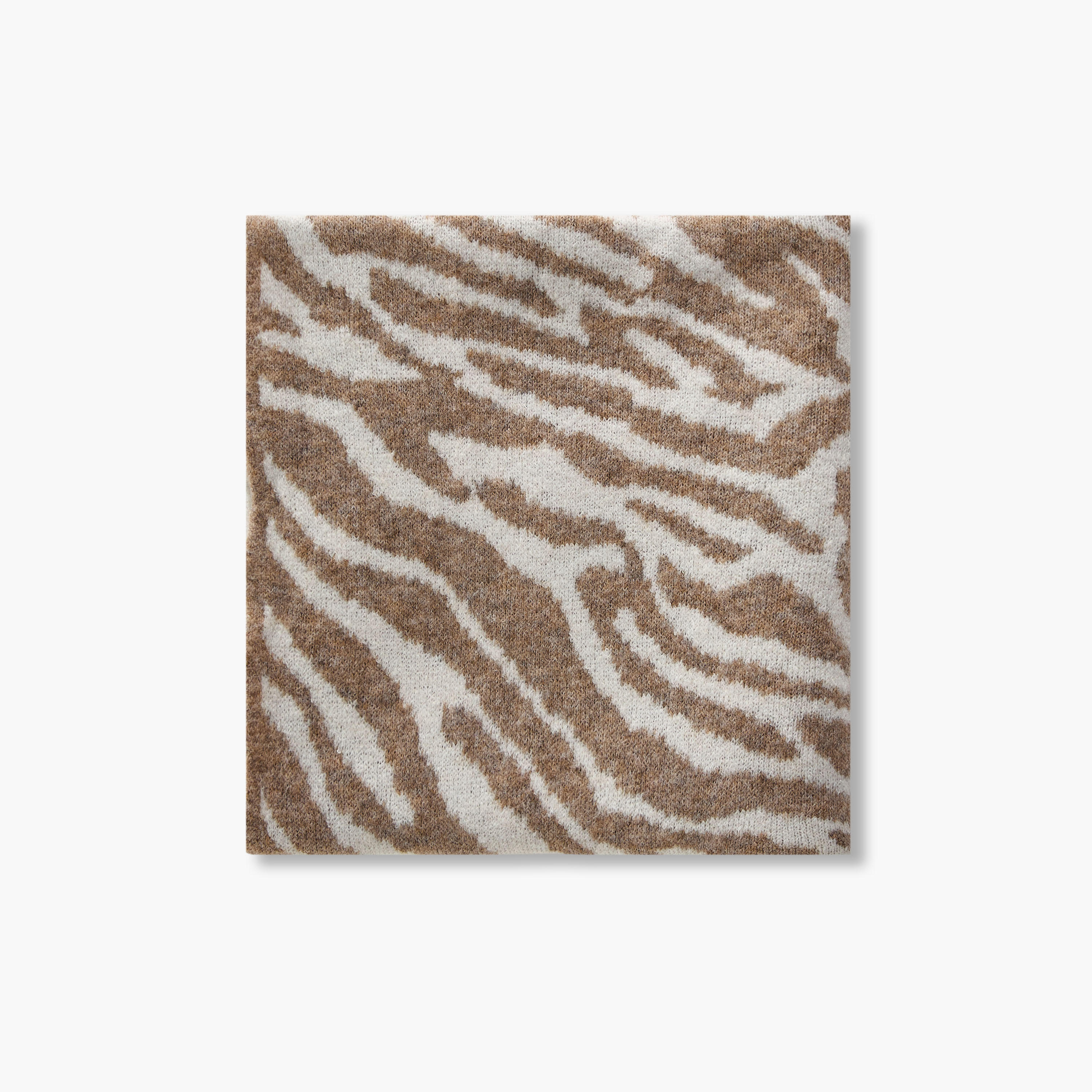 وشاح بوليستر مثلث وملون بطبعات حيوانات-women-winterwear-scarves-image-1