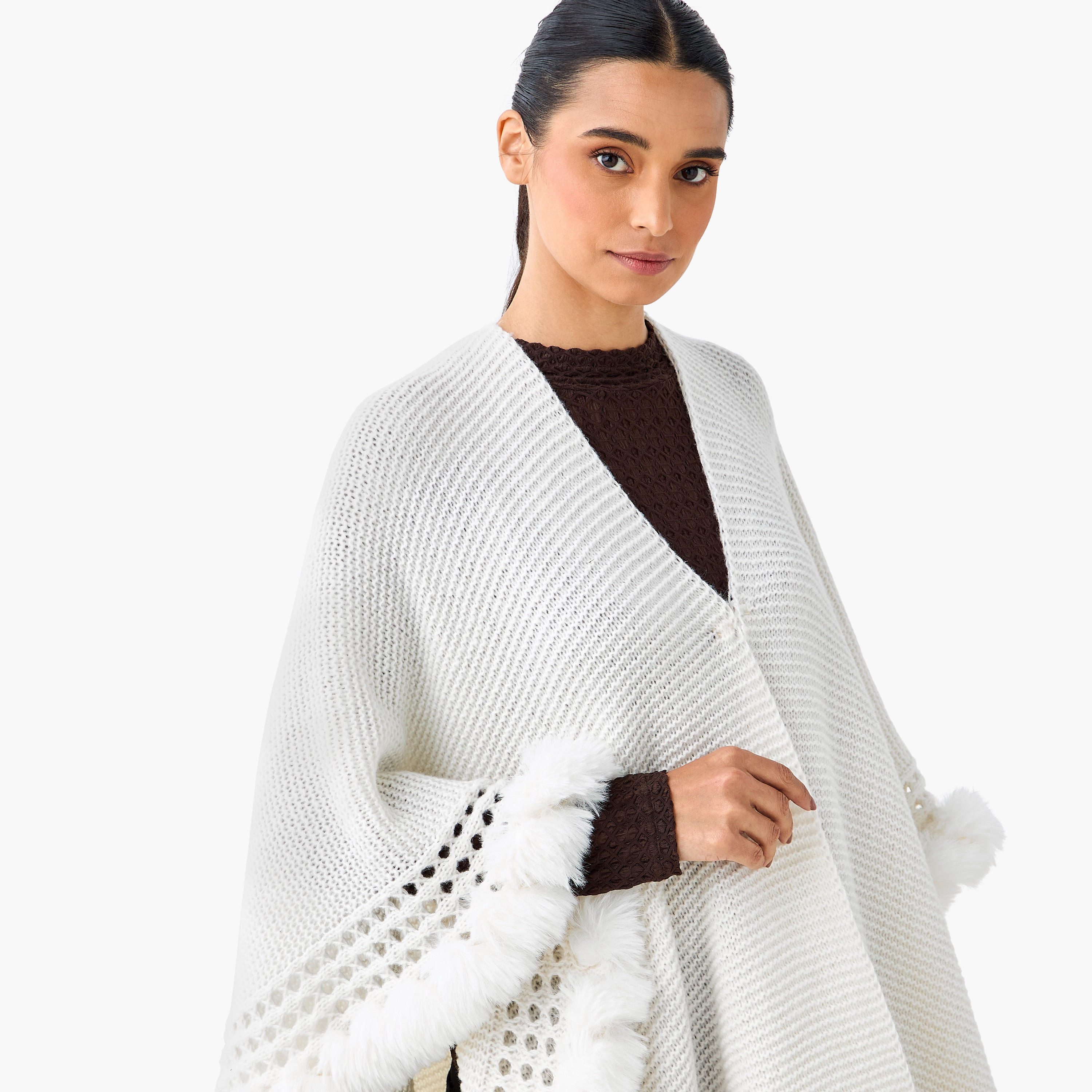 كاب بوليستر بارز الملمس وتفاصيل فرو-women-winterwear-cardigansandjumpers-cardigans-image-2