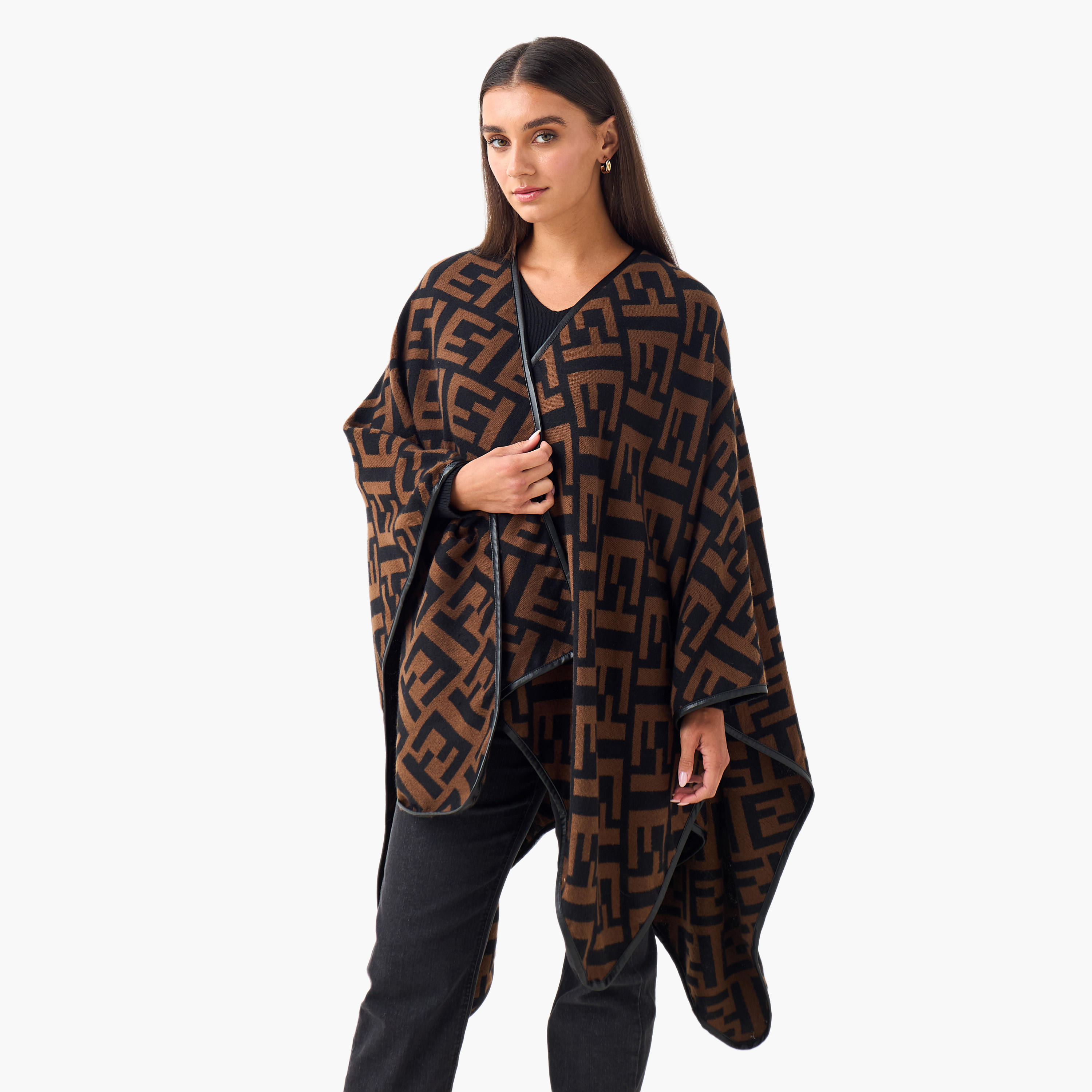 وشاح كاب بطبعات مونوجرام-women-winterwear-scarves-image-5