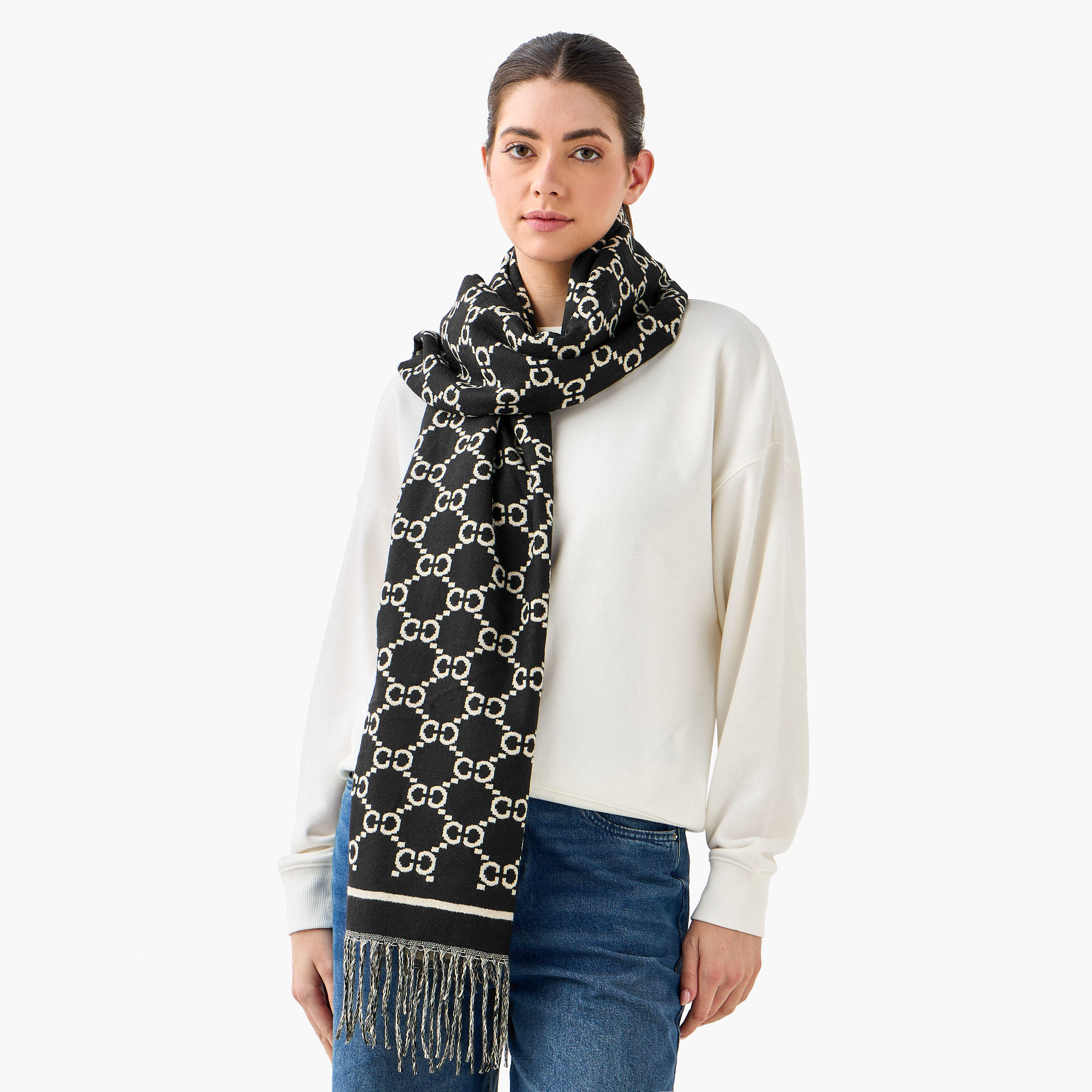 وشاح بوليستر بطبعات مونوجرام-women-winterwear-scarves-image-4