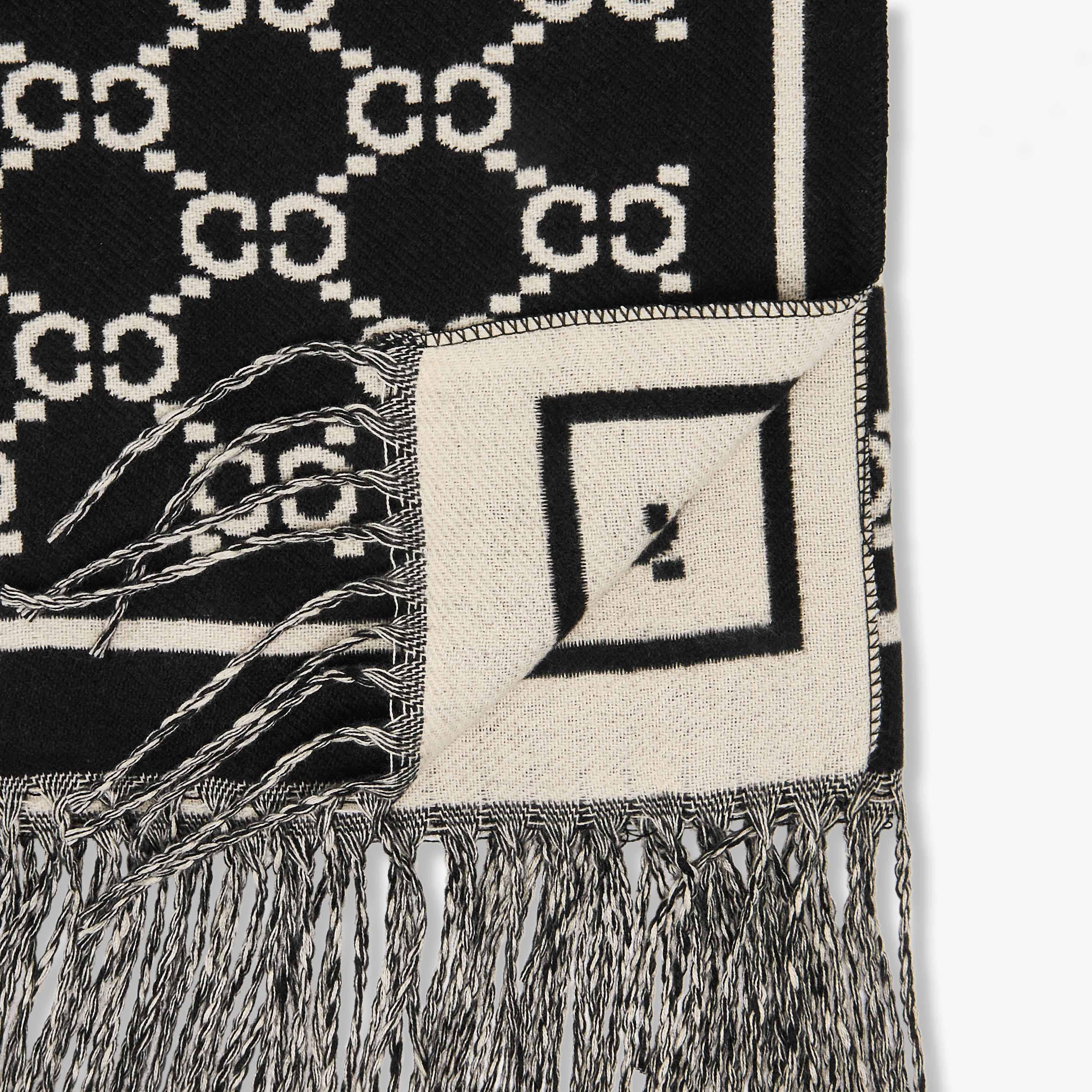 وشاح بوليستر بطبعات مونوجرام-women-winterwear-scarves-image-2