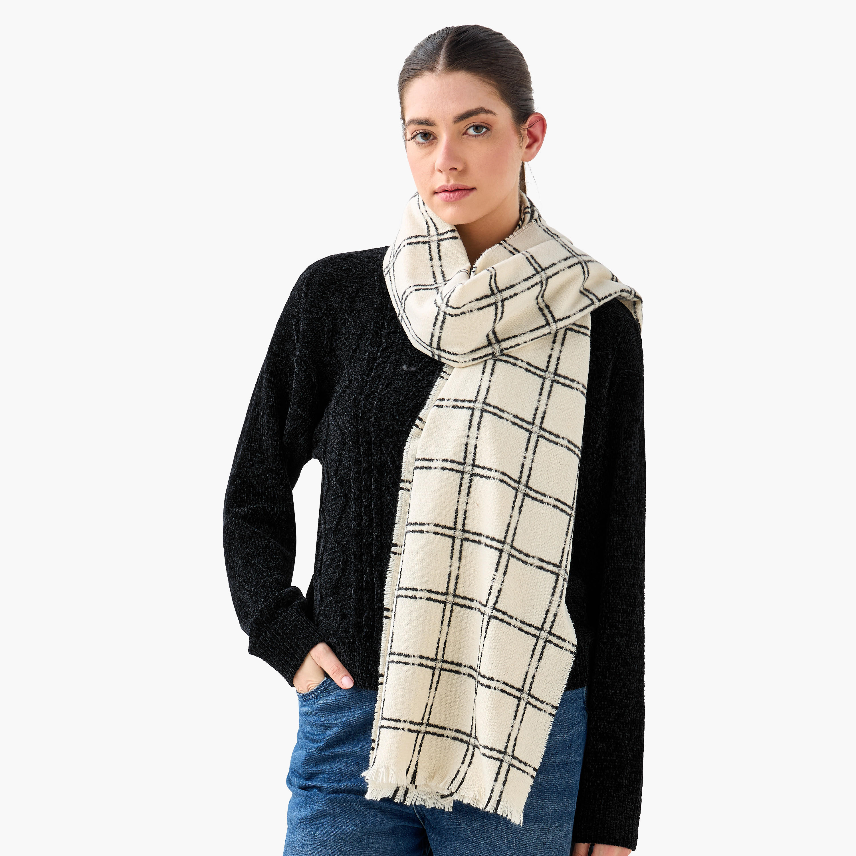 وشاح بوليستر كاروهات باللون الكريمي-women-winterwear-scarves-image-4