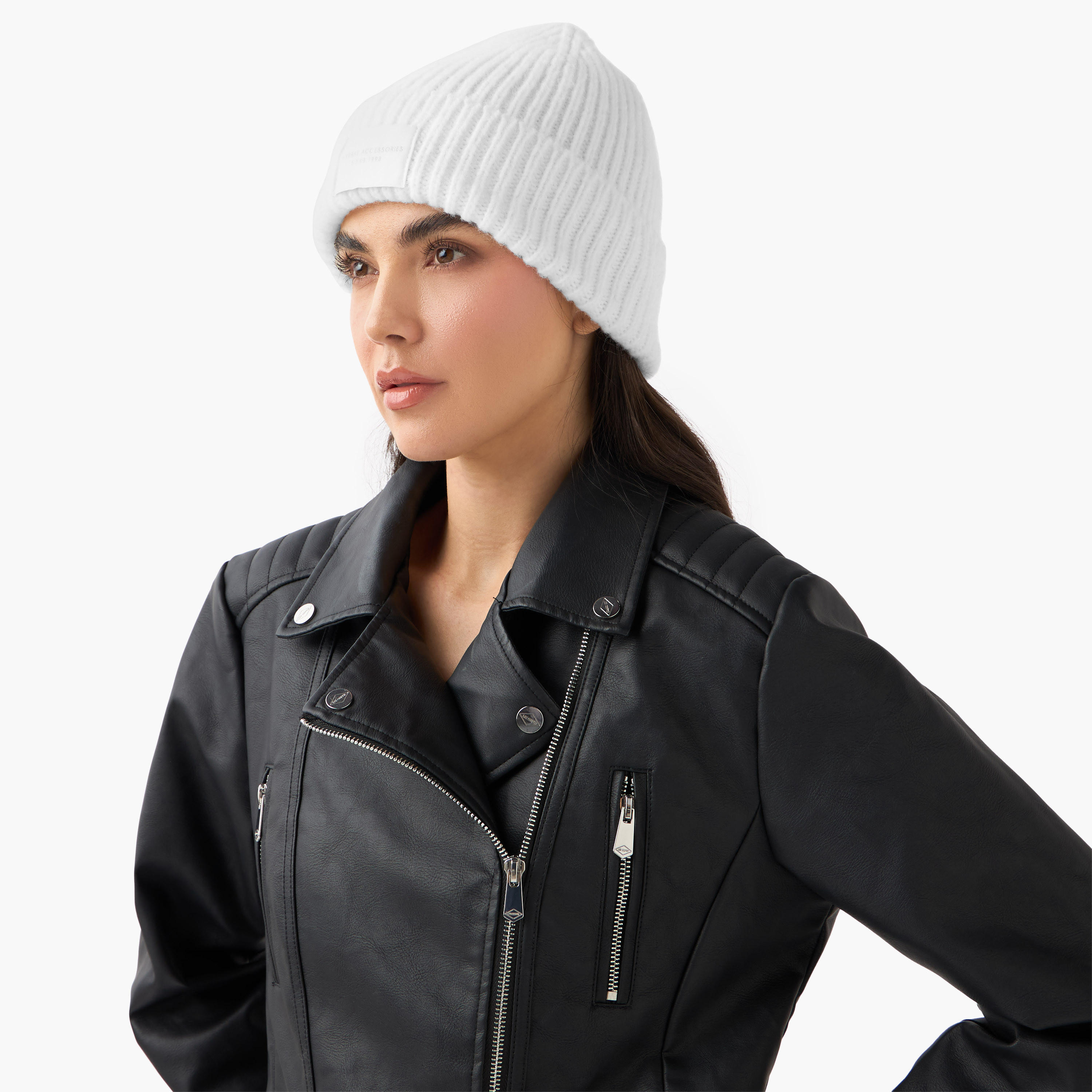 قبعة بيني بتفاصيل رقعة-women-clothingaccessories-capsandhats-image-3