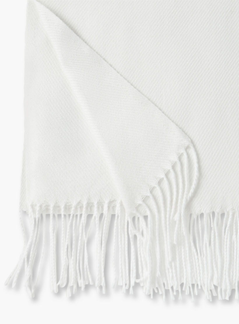 وشاح أحمر بتفاصيل شراشيب-women-winterwear-scarves-image-4