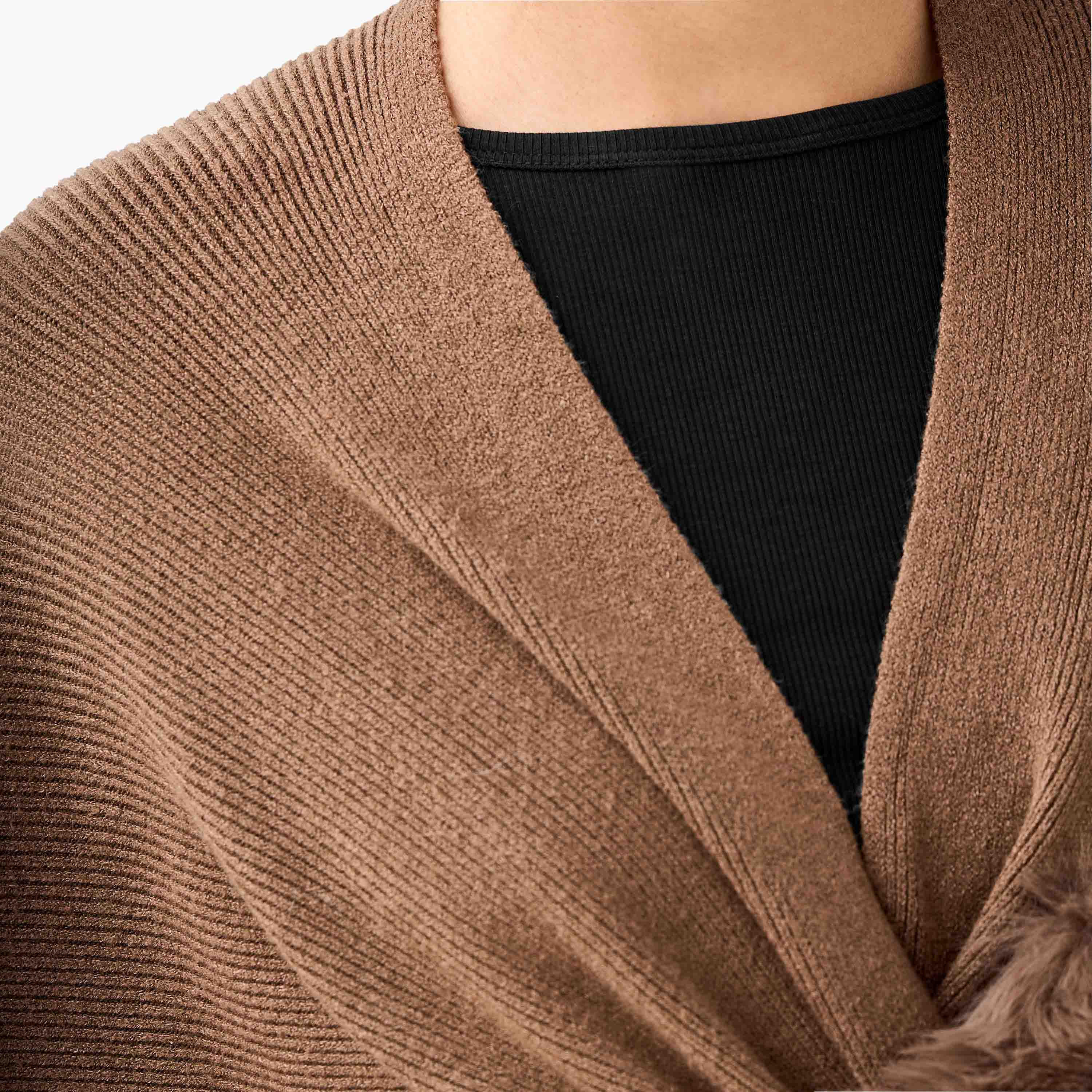 رداء كاب قصير بقصة فرو صناعي-women-winterwear-cardigansandjumpers-cardigans-image-4