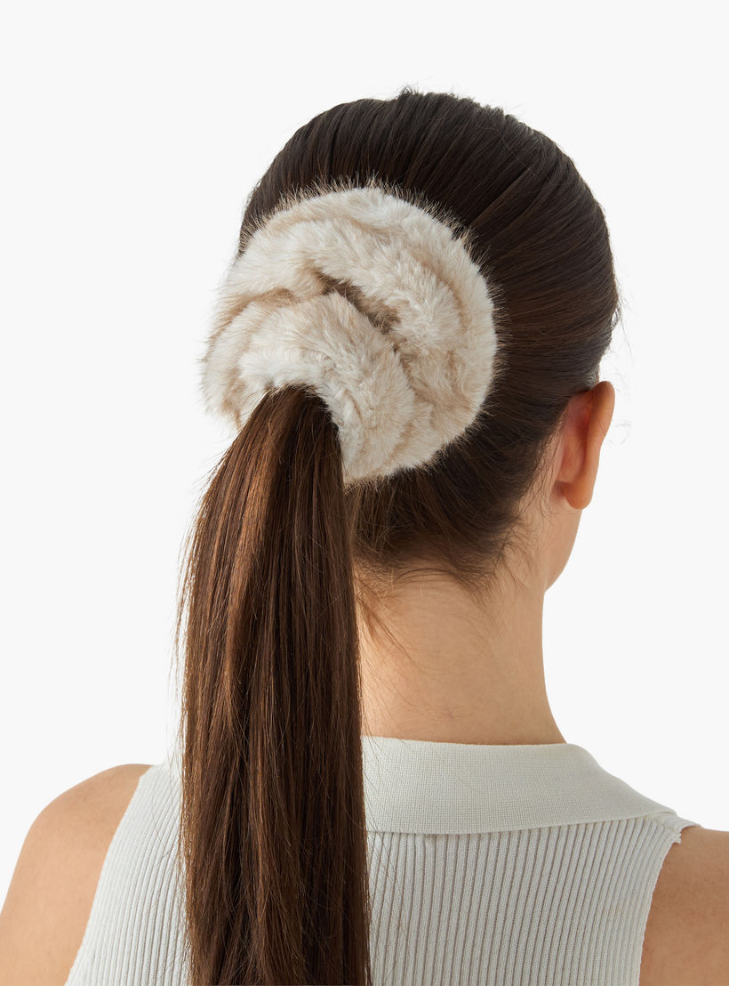 طقم ربطات شعر فرو من قطعتين-women-hairaccessories-scrunchies-image-2