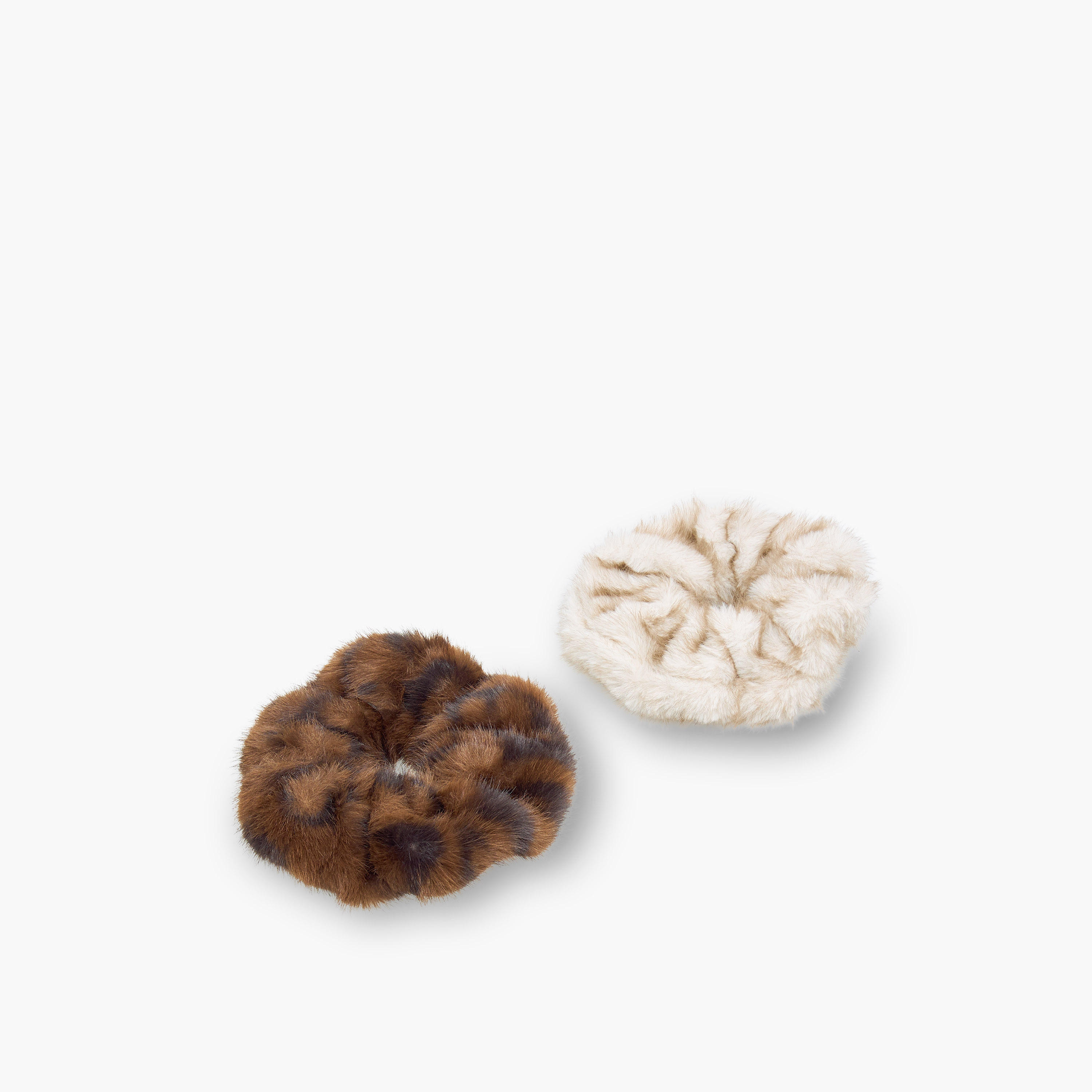 طقم ربطات شعر فرو من قطعتين-women-hairaccessories-scrunchies-image-3